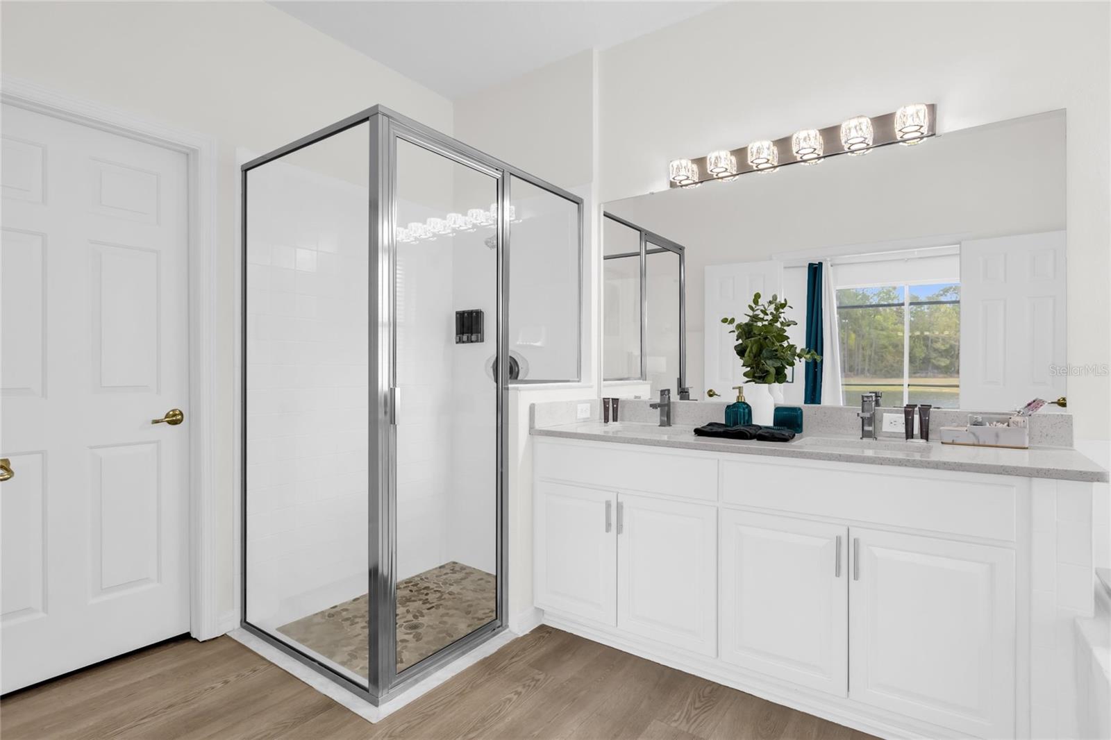 Image 18 of 43 For 2908 Sunset Lakes Boulevard