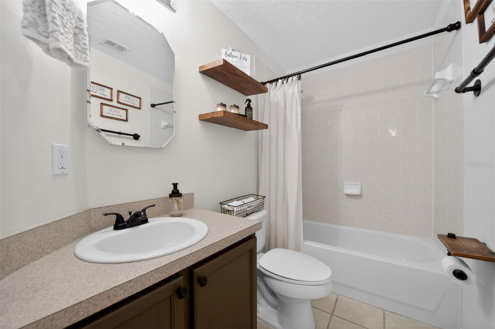 Image 10 of 17 For 692 Seabrook Court 101