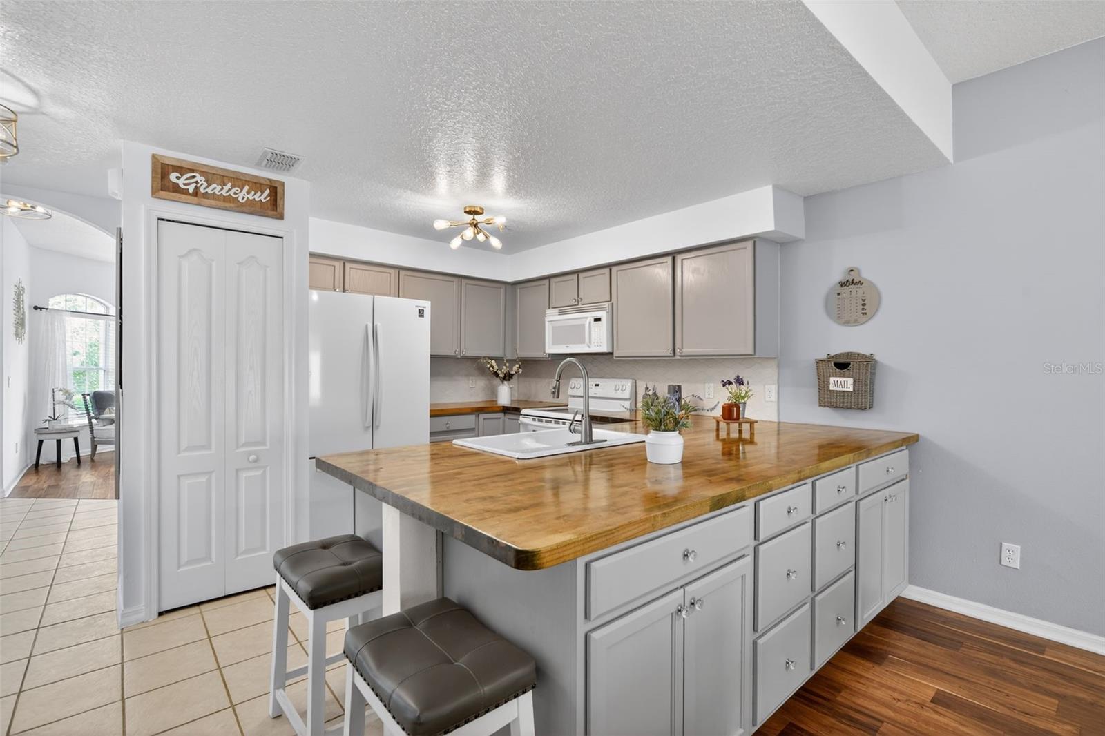 Image 11 of 17 For 692 Seabrook Court 101