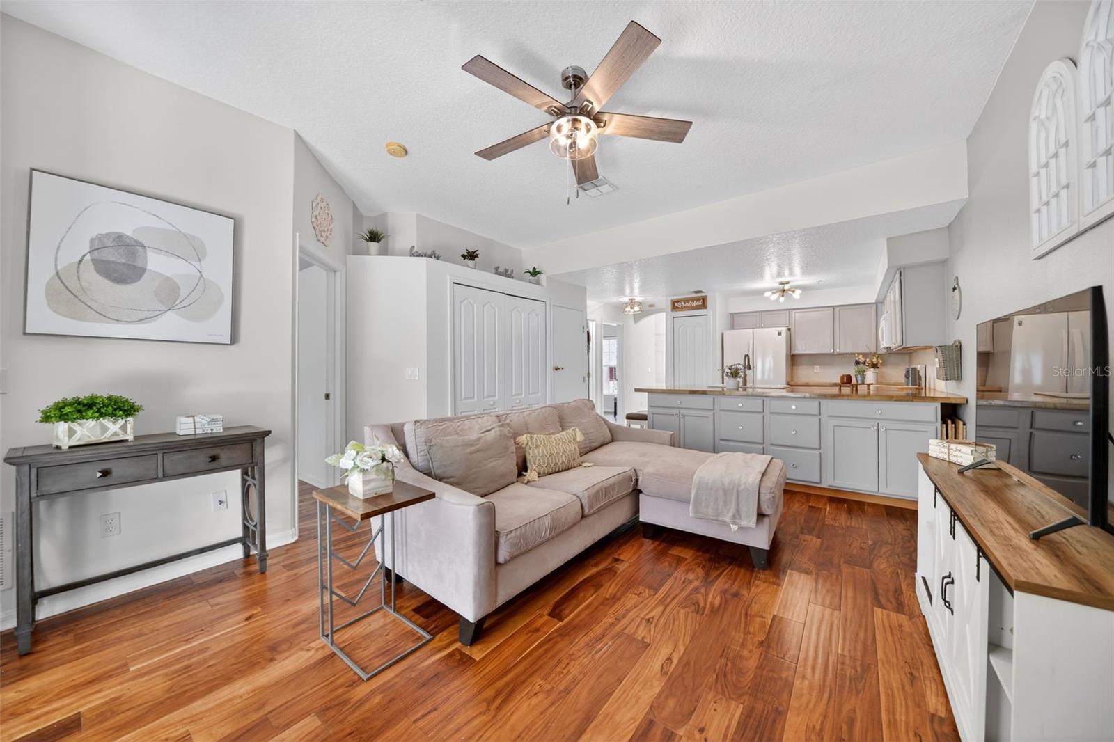 Image 14 of 17 For 692 Seabrook Court 101