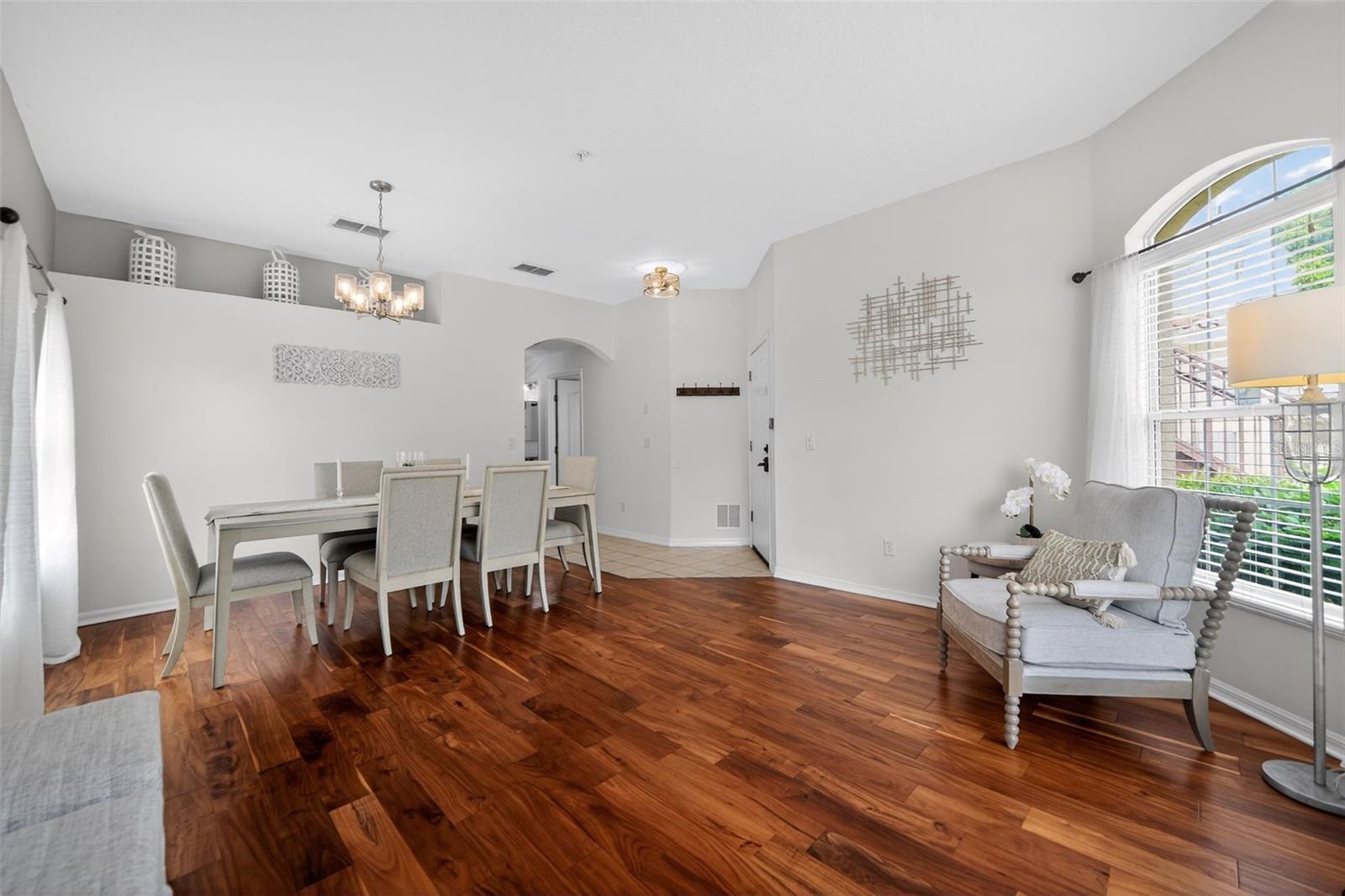 Image 4 of 17 For 692 Seabrook Court 101