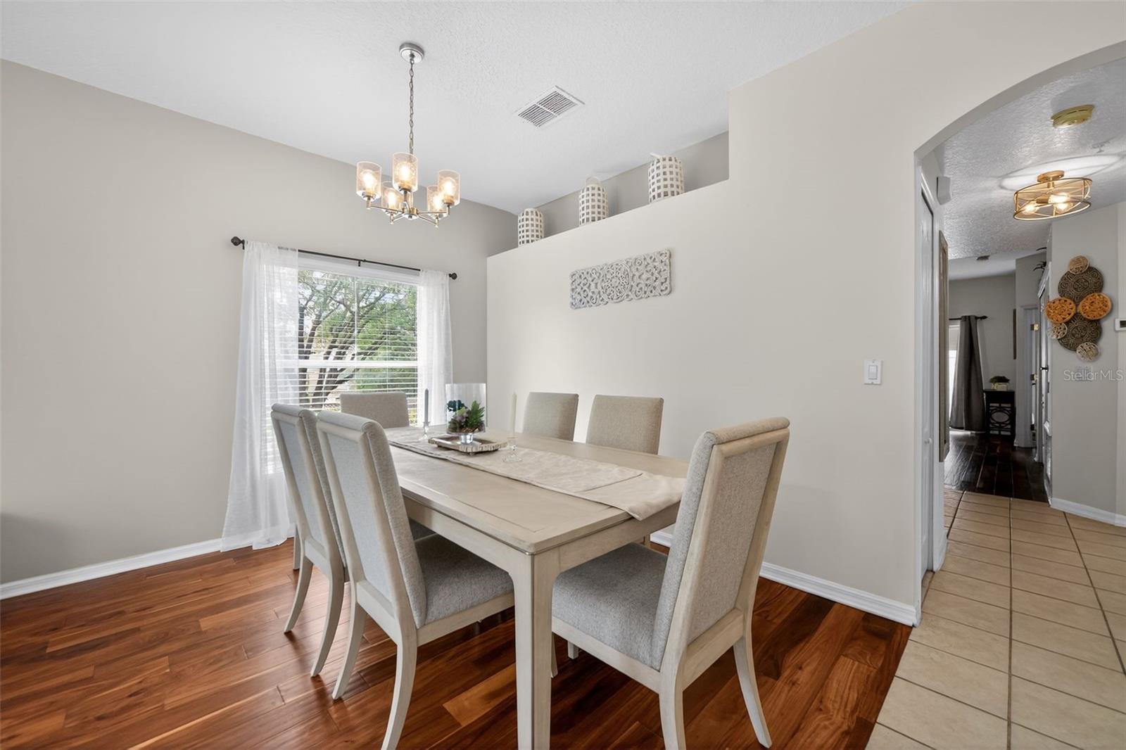 Image 5 of 17 For 692 Seabrook Court 101