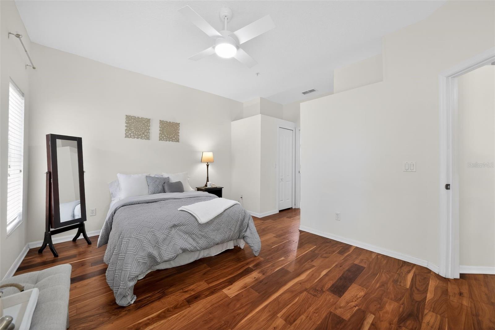 Image 6 of 17 For 692 Seabrook Court 101