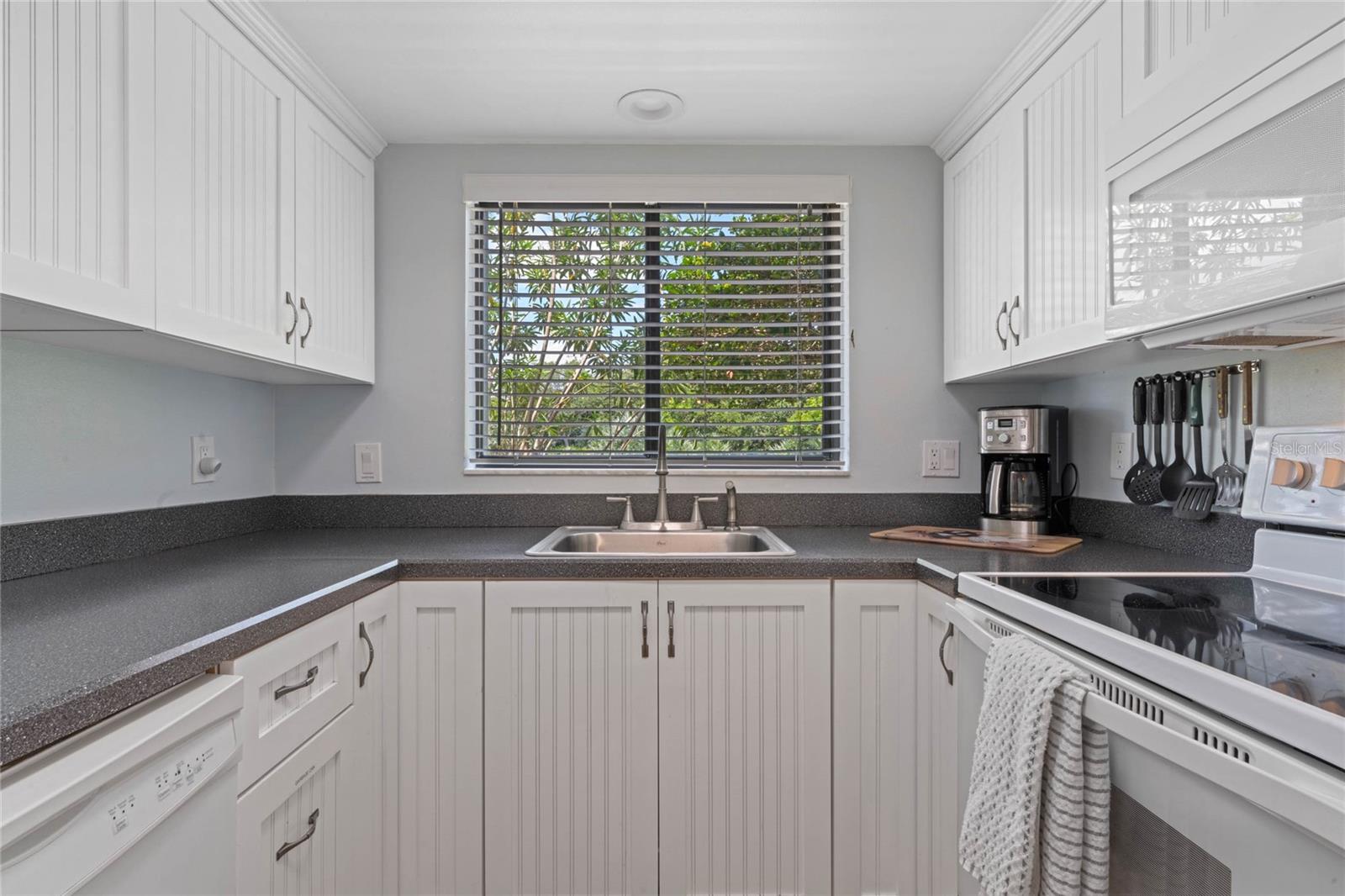Image 11 of 40 For 4407 Sea Mist Court 163