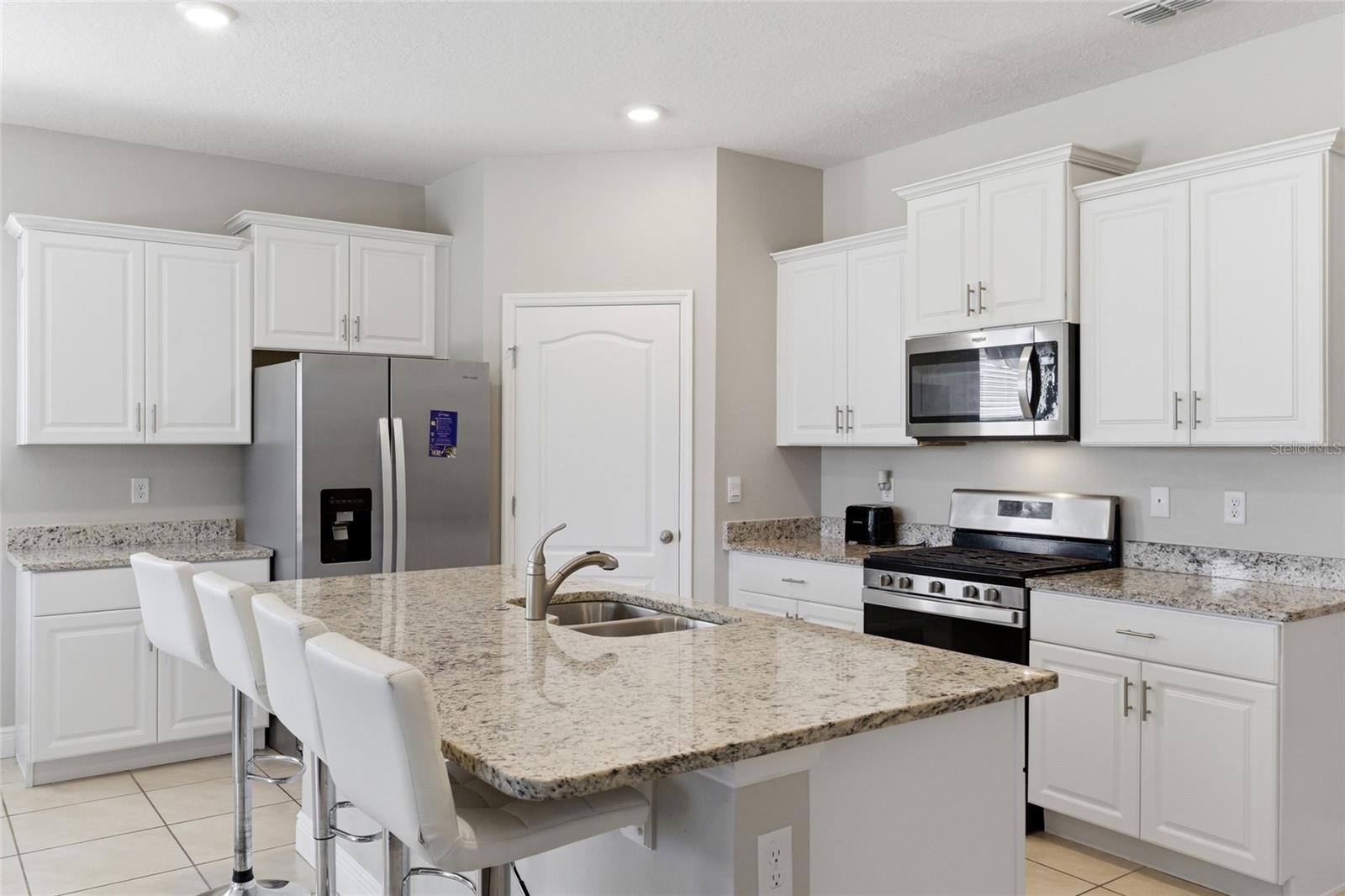 Listing photo id 10 for 7635 Oakmoss Loop