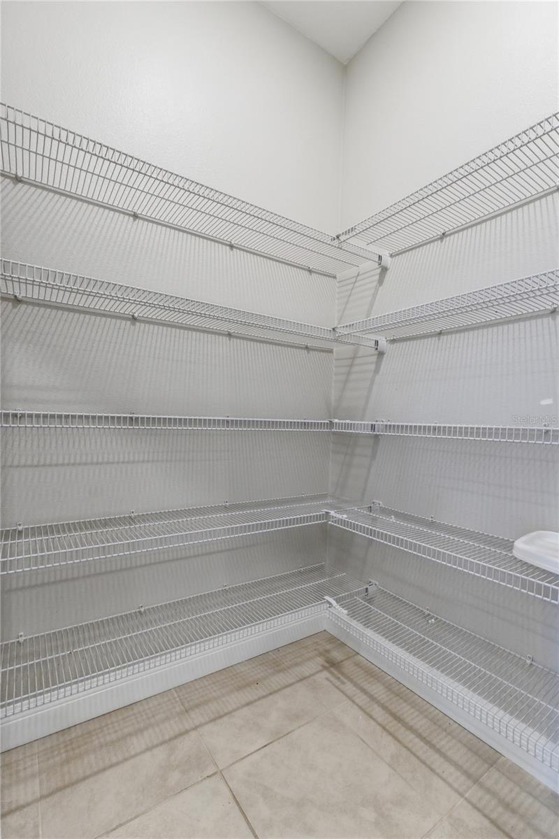 Listing photo id 12 for 7635 Oakmoss Loop