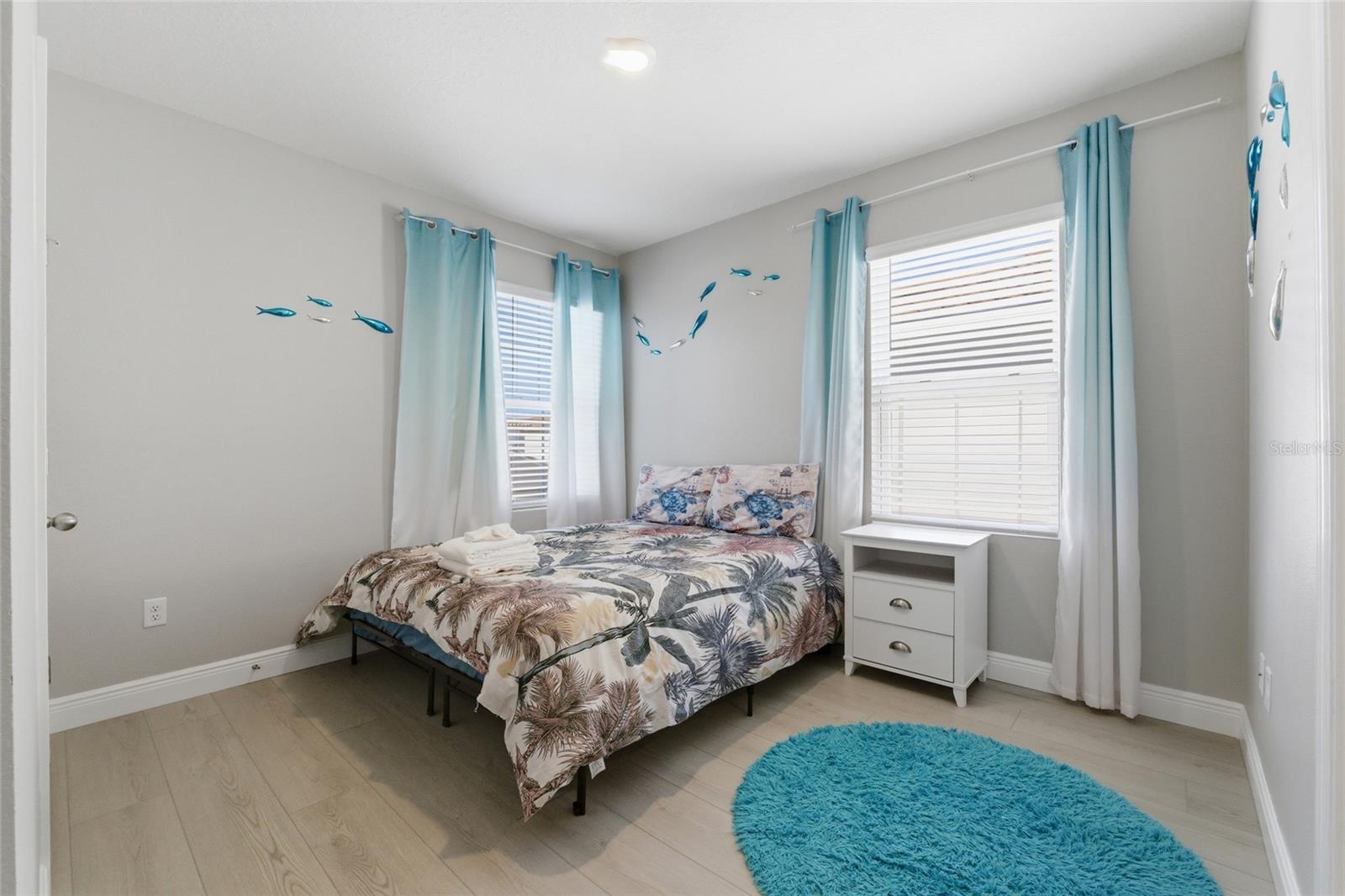 Listing photo id 17 for 7635 Oakmoss Loop