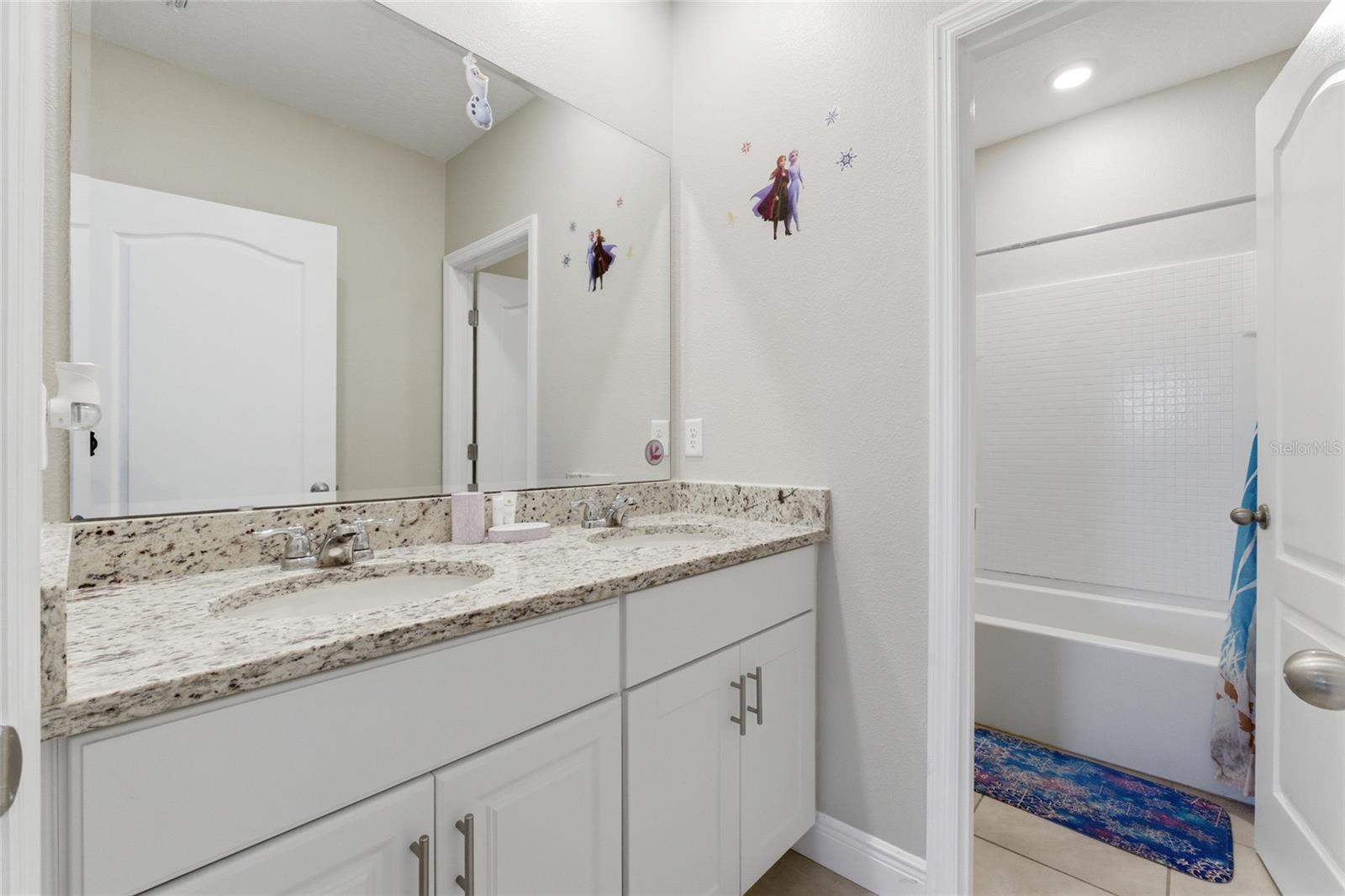 Listing photo id 21 for 7635 Oakmoss Loop