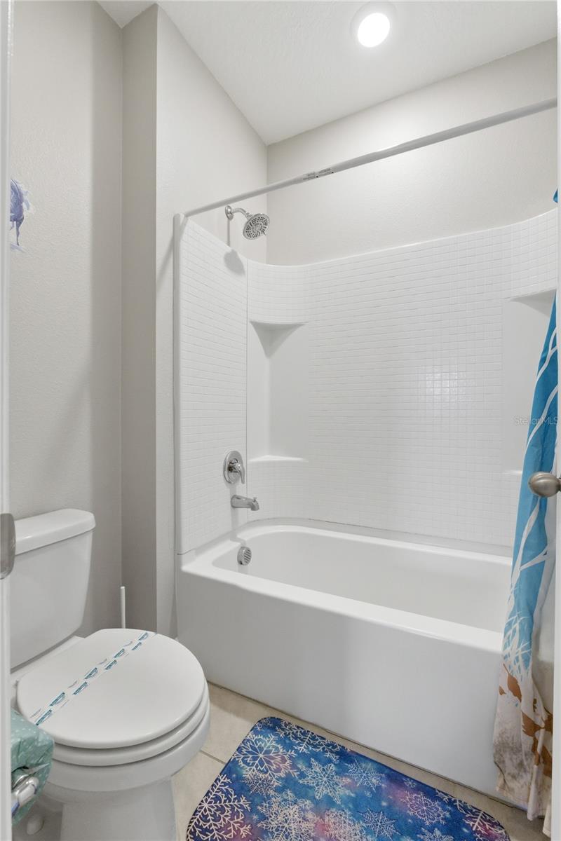 Listing photo id 22 for 7635 Oakmoss Loop