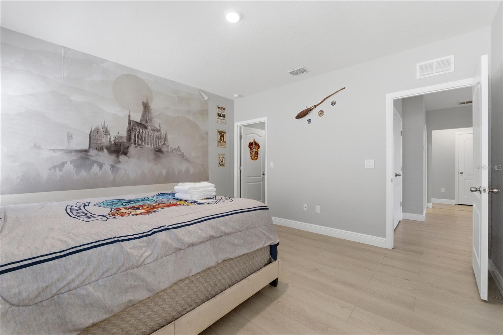 Listing photo id 24 for 7635 Oakmoss Loop