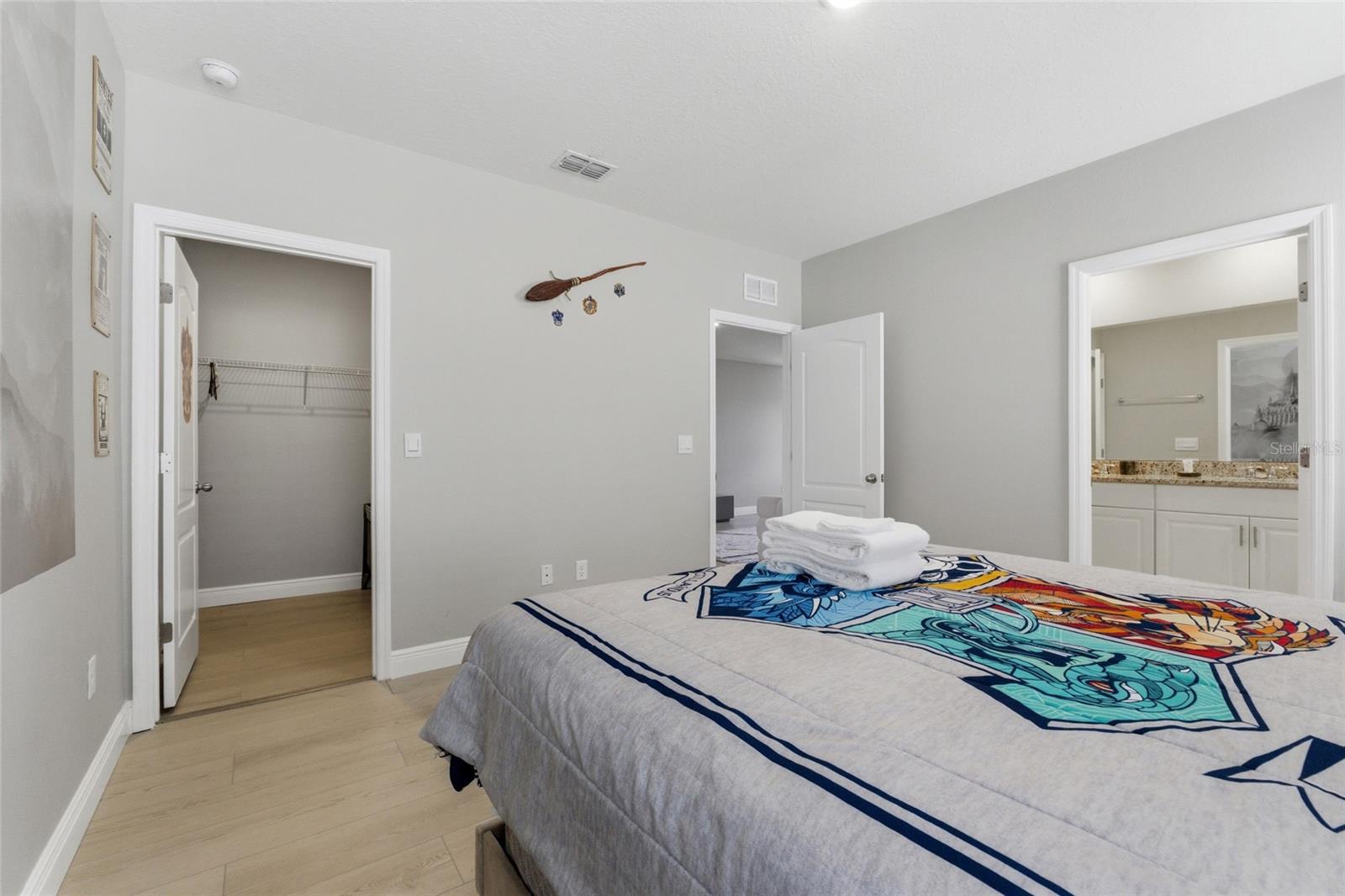 Listing photo id 25 for 7635 Oakmoss Loop