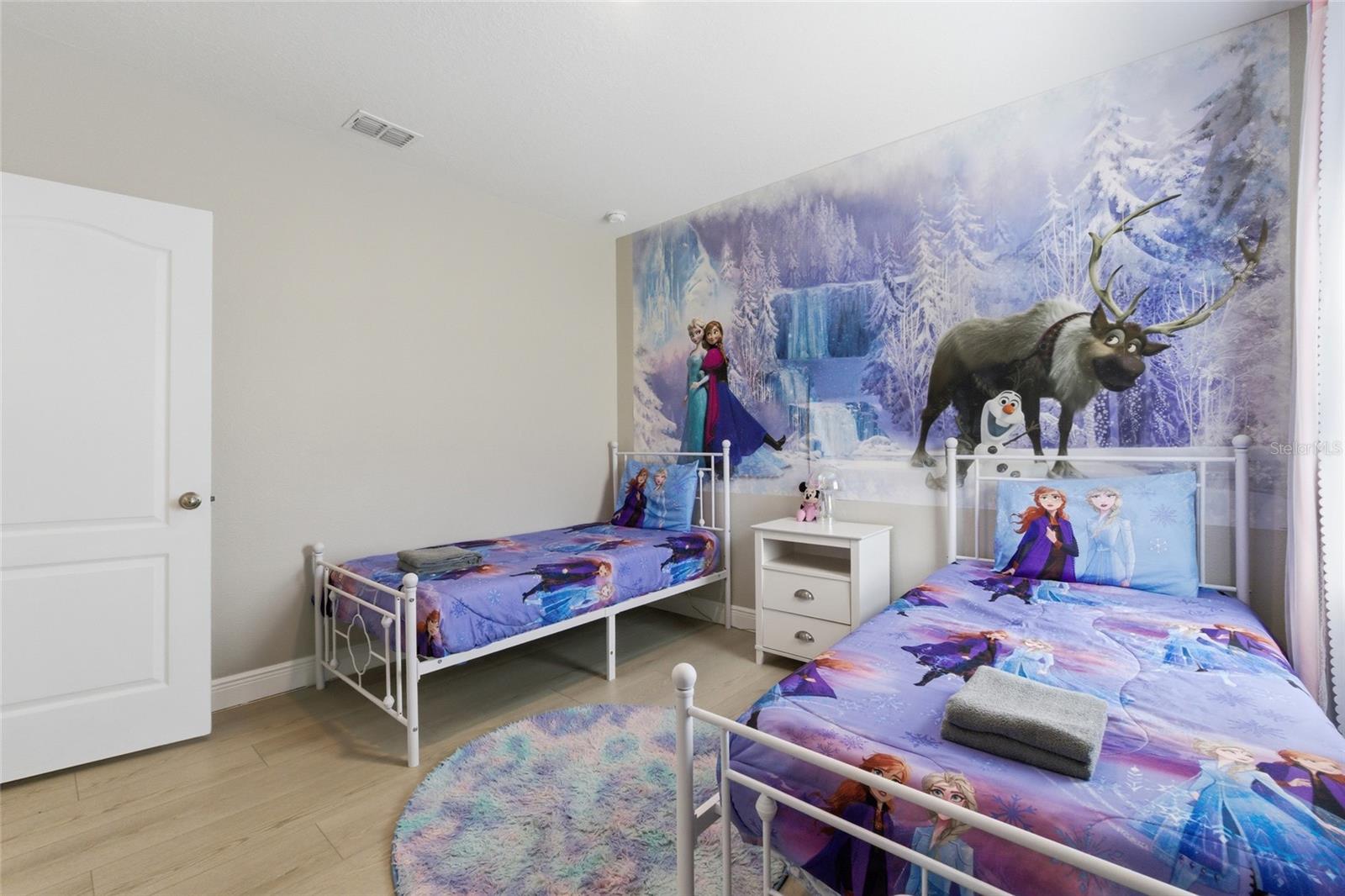 Listing photo id 31 for 7635 Oakmoss Loop