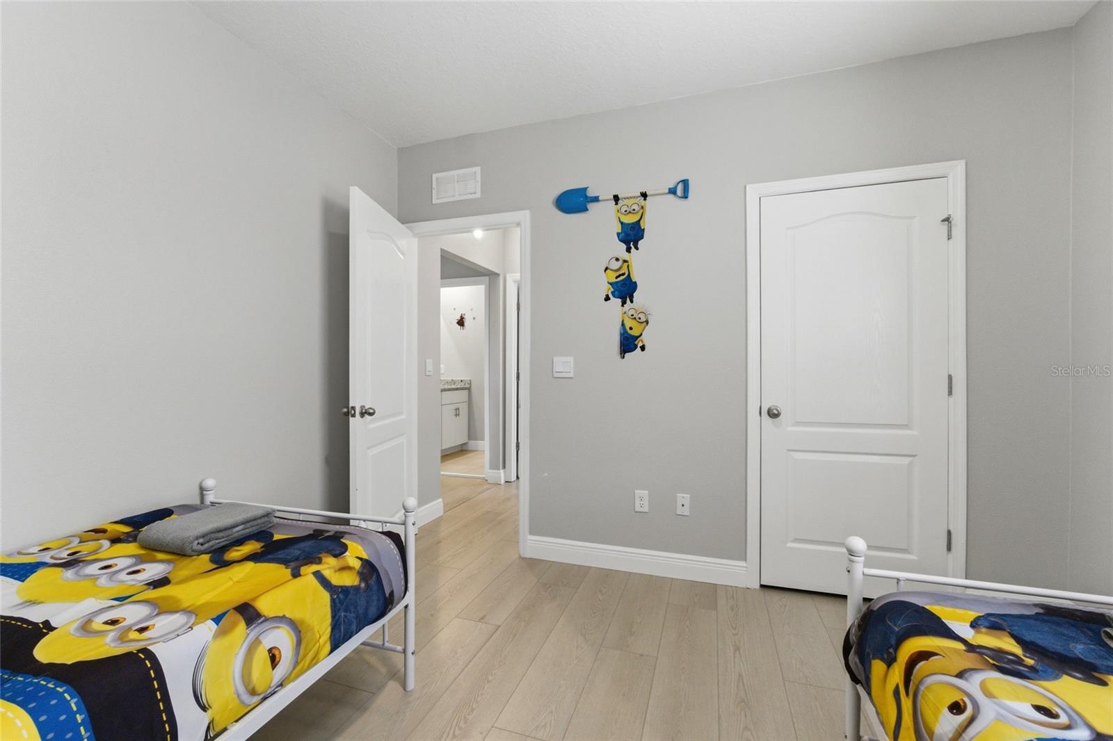 Listing photo id 35 for 7635 Oakmoss Loop