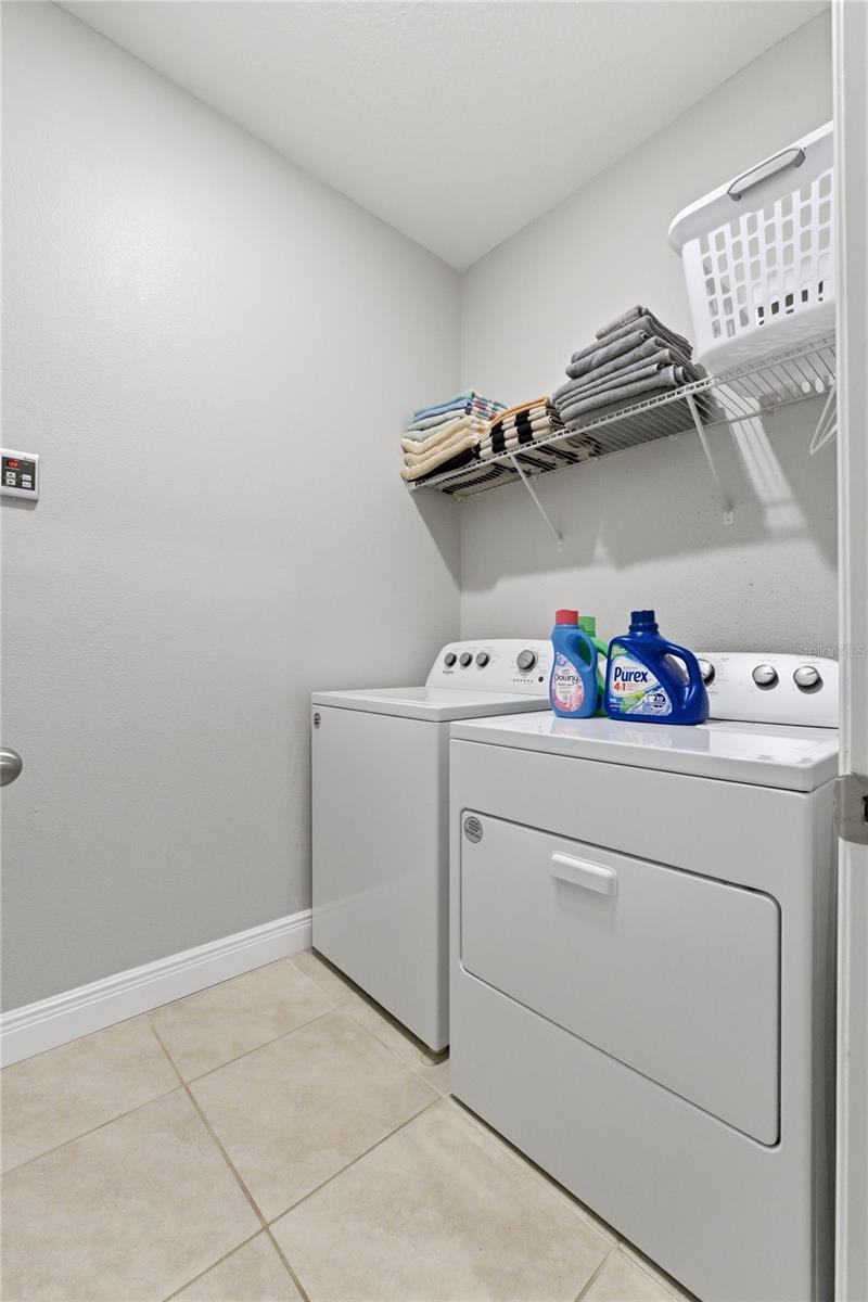 Listing photo id 39 for 7635 Oakmoss Loop