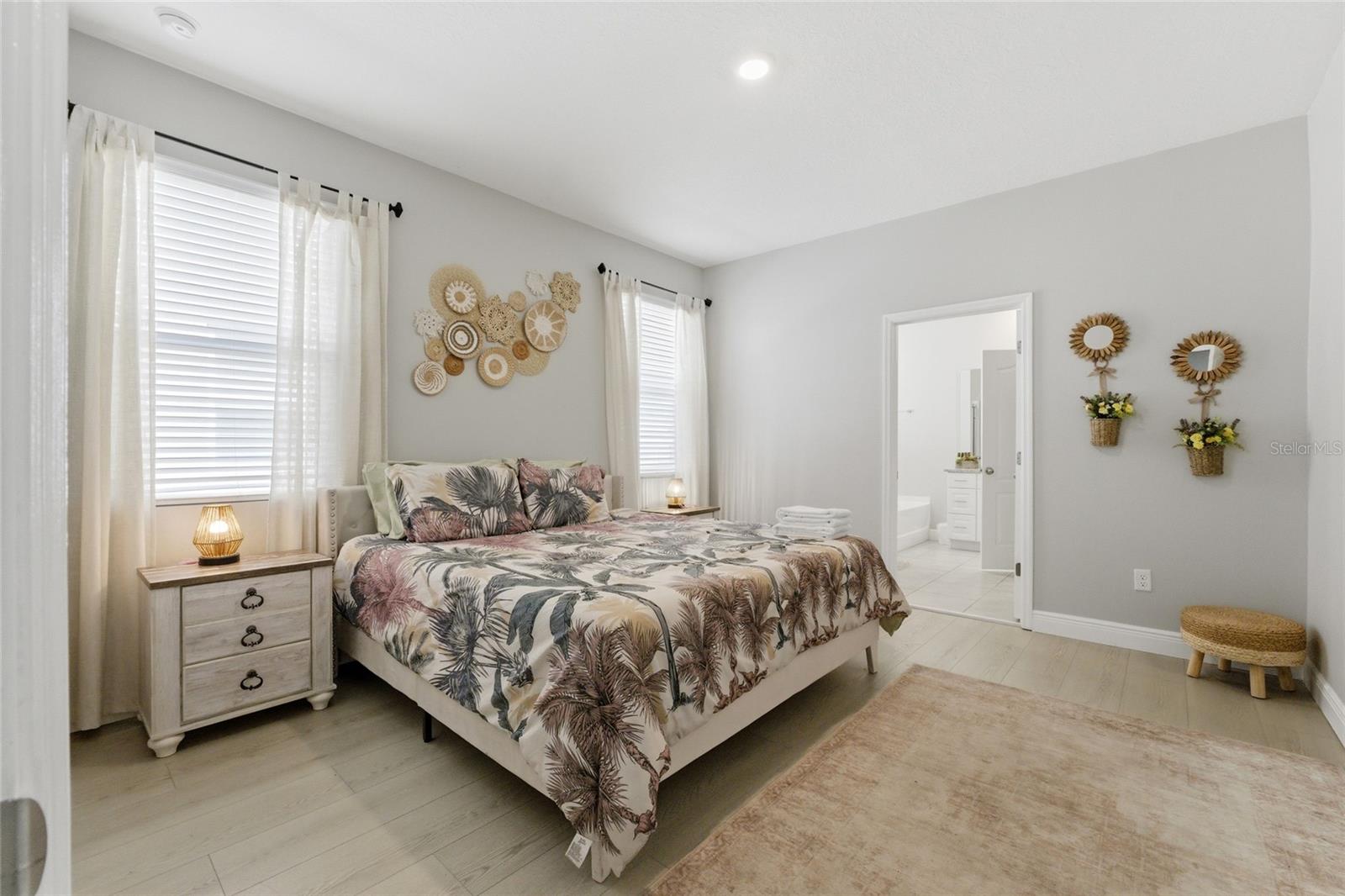 Listing photo id 41 for 7635 Oakmoss Loop