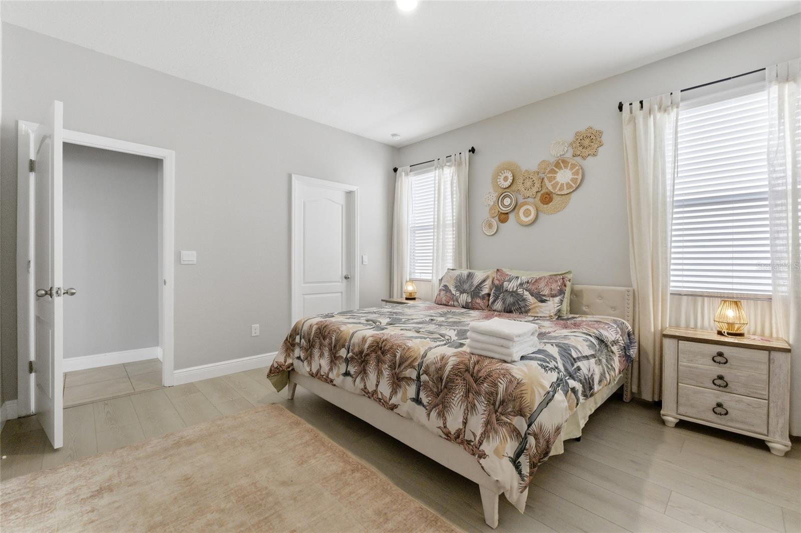 Listing photo id 42 for 7635 Oakmoss Loop