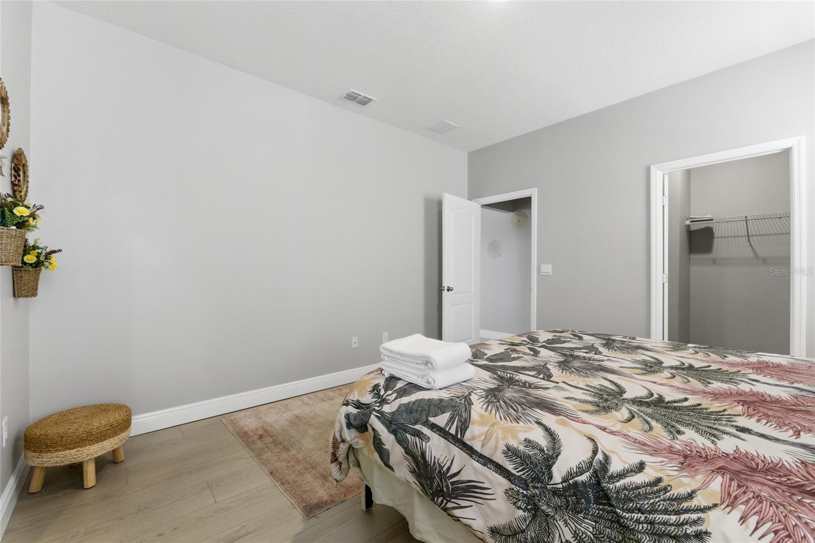 Listing photo id 45 for 7635 Oakmoss Loop