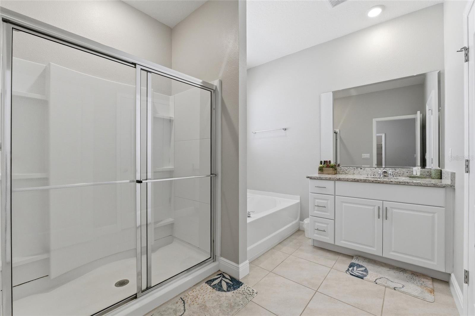 Listing photo id 46 for 7635 Oakmoss Loop