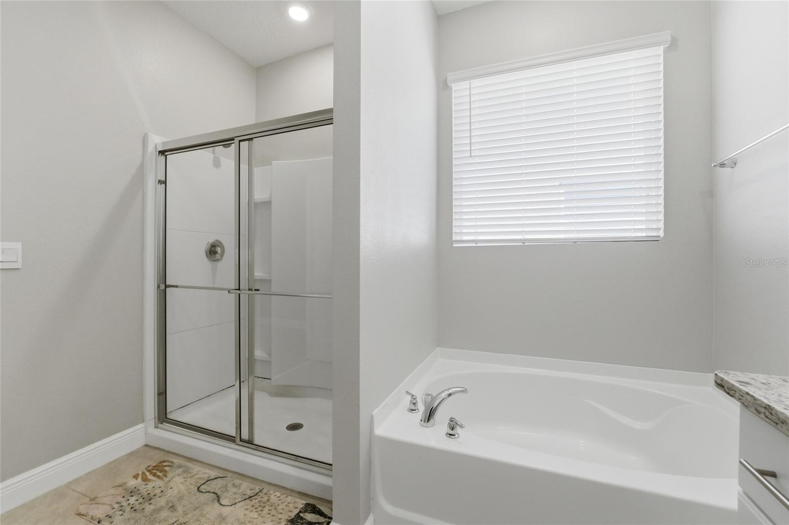 Listing photo id 47 for 7635 Oakmoss Loop