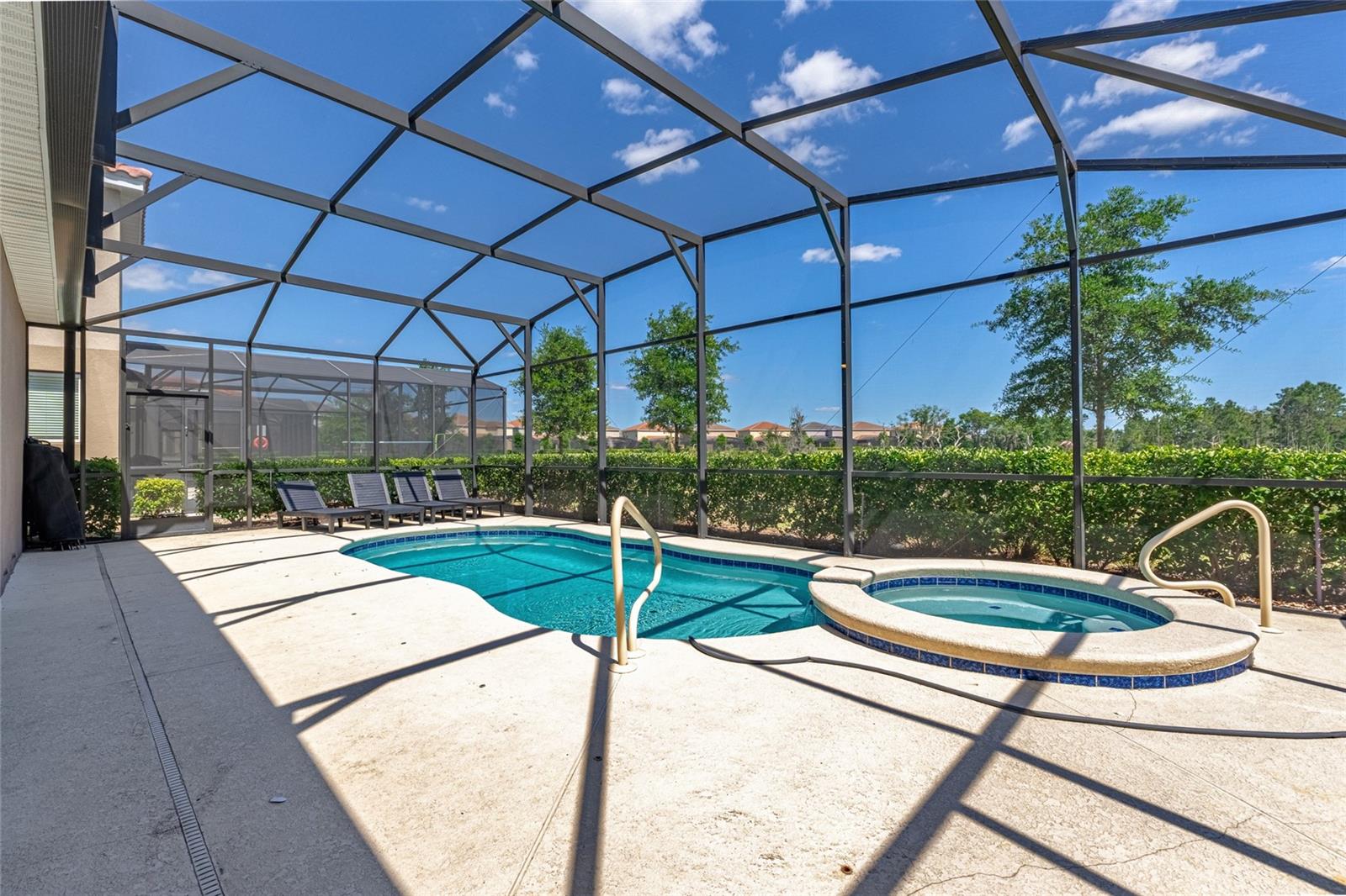 Listing photo id 53 for 7635 Oakmoss Loop