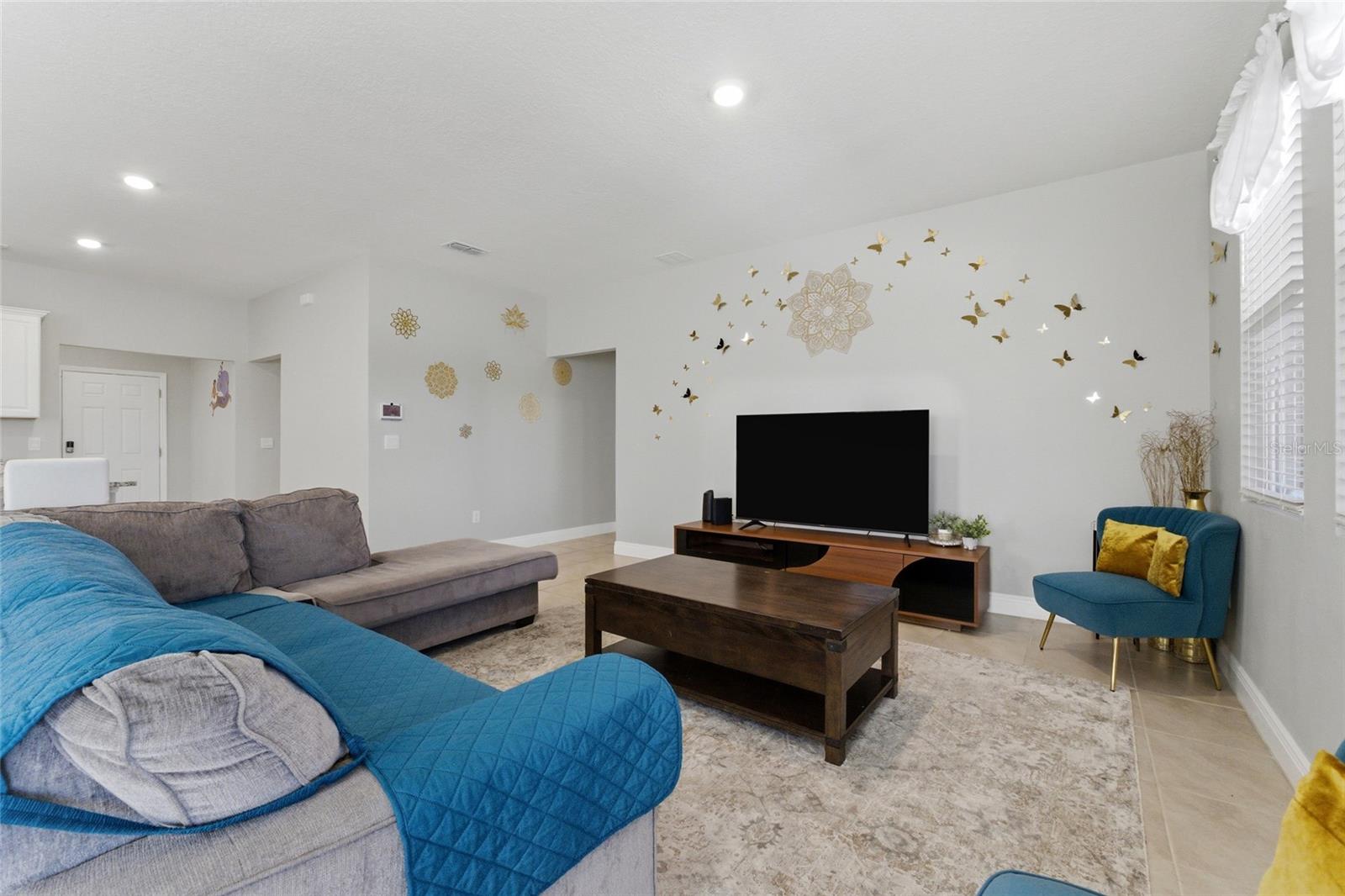 Listing photo id 6 for 7635 Oakmoss Loop