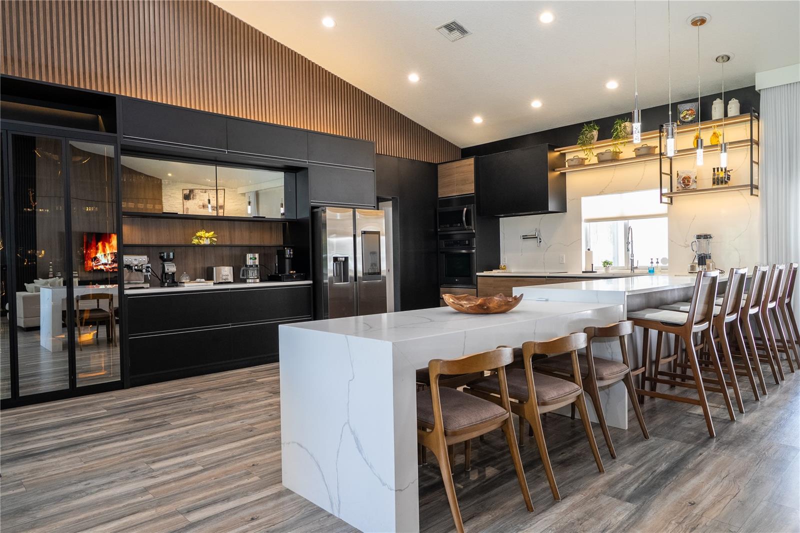 Listing photo id 8 for 8618 Benoit Avenue