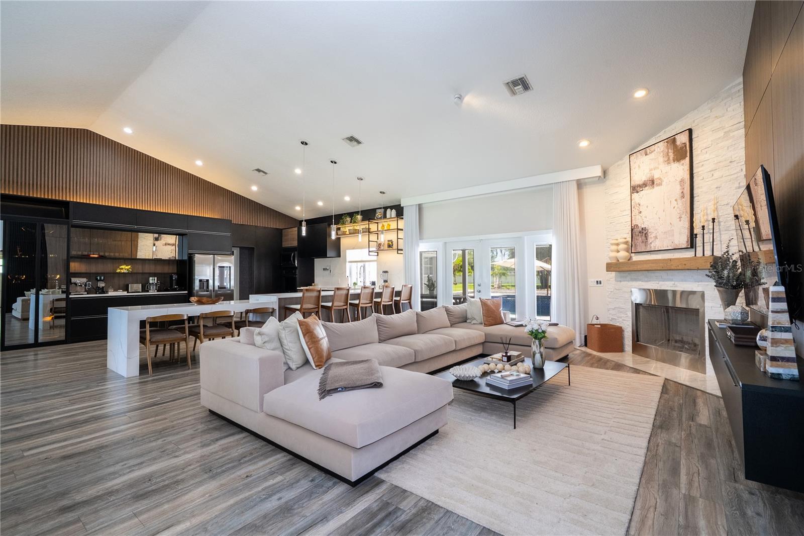 Listing photo id 16 for 8618 Benoit Avenue