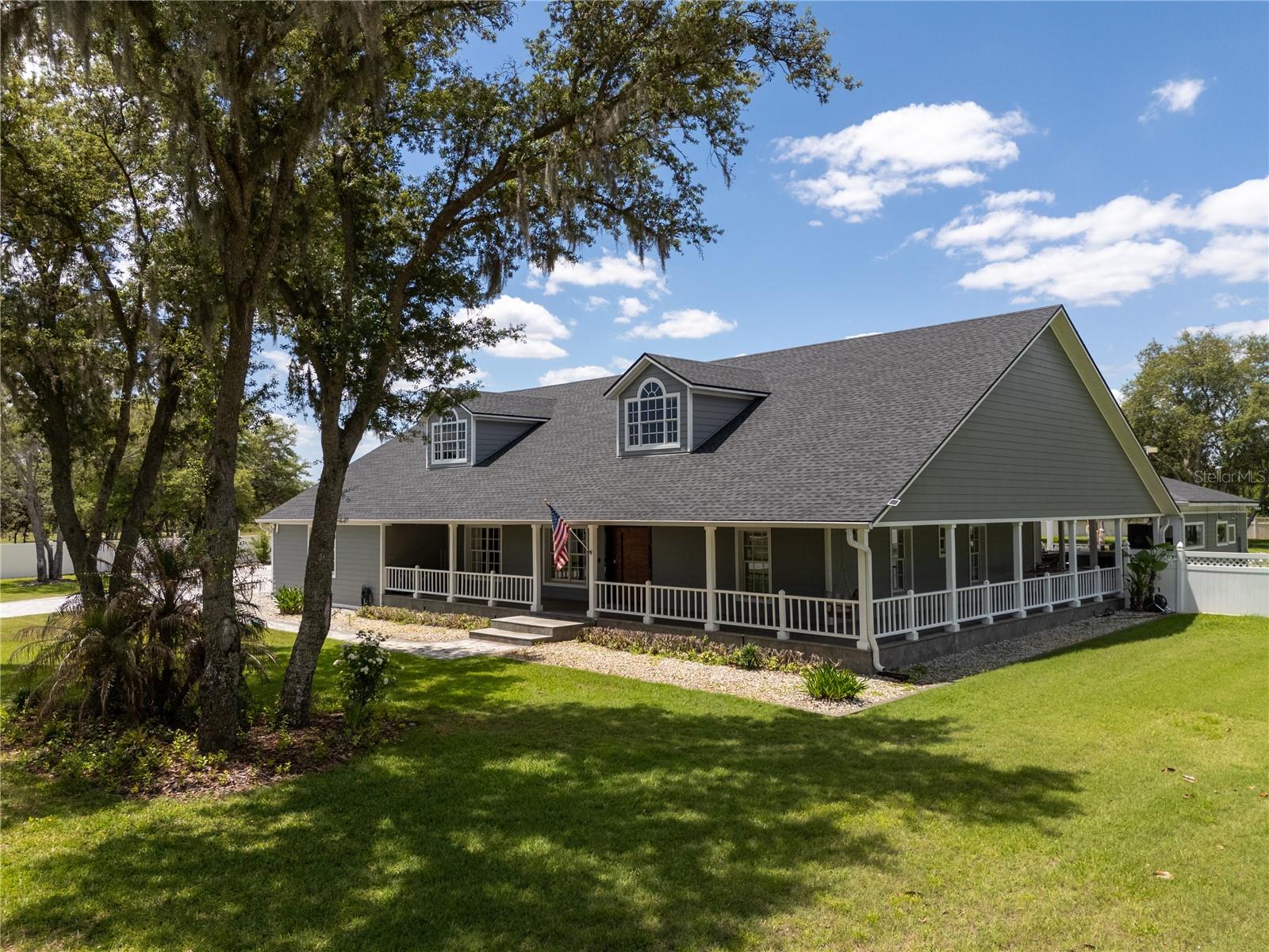 Listing photo id 0 for 8618 Benoit Avenue