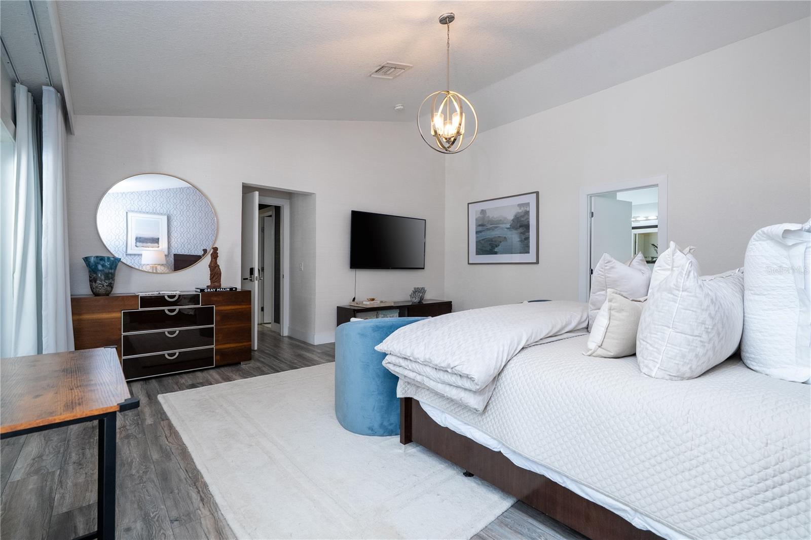 Listing photo id 21 for 8618 Benoit Avenue