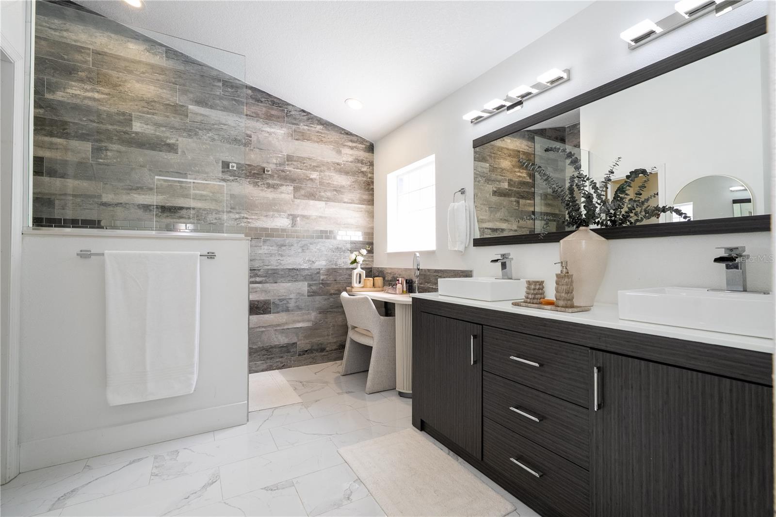 Listing photo id 22 for 8618 Benoit Avenue