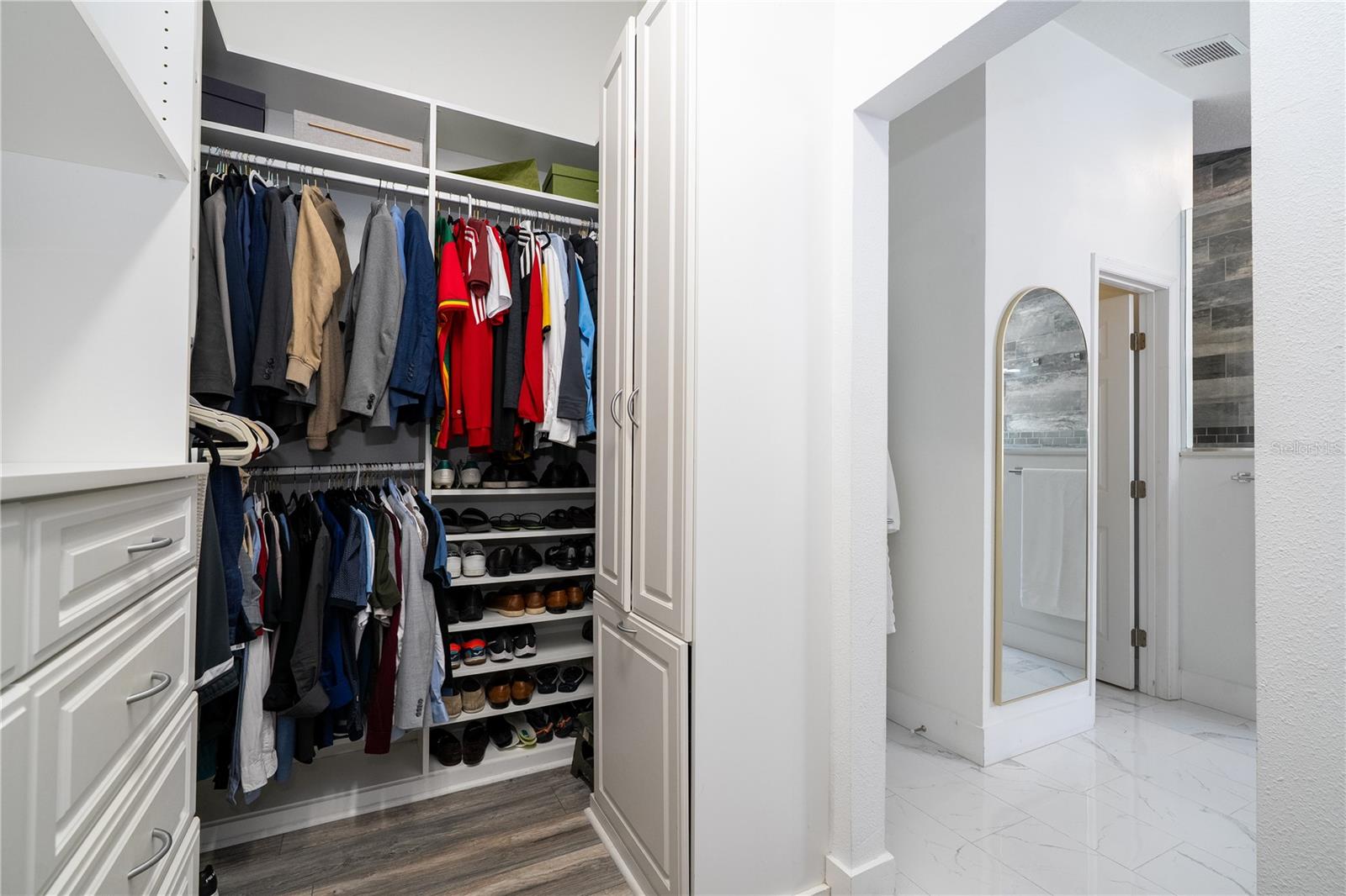 Listing photo id 25 for 8618 Benoit Avenue