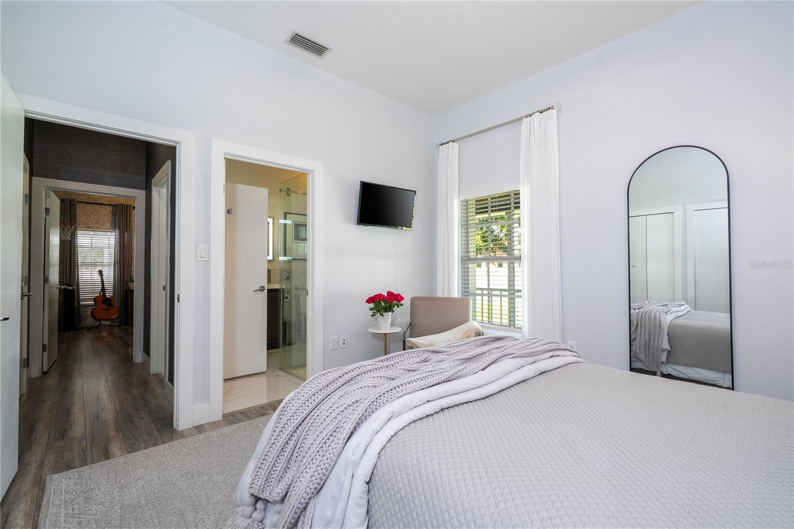 Listing photo id 27 for 8618 Benoit Avenue