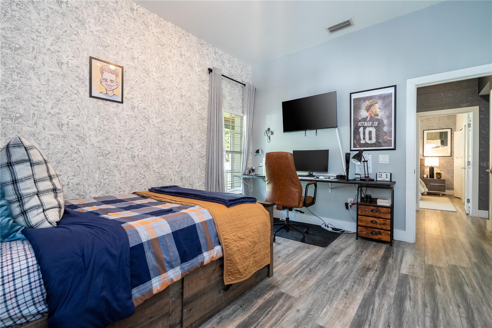 Listing photo id 28 for 8618 Benoit Avenue