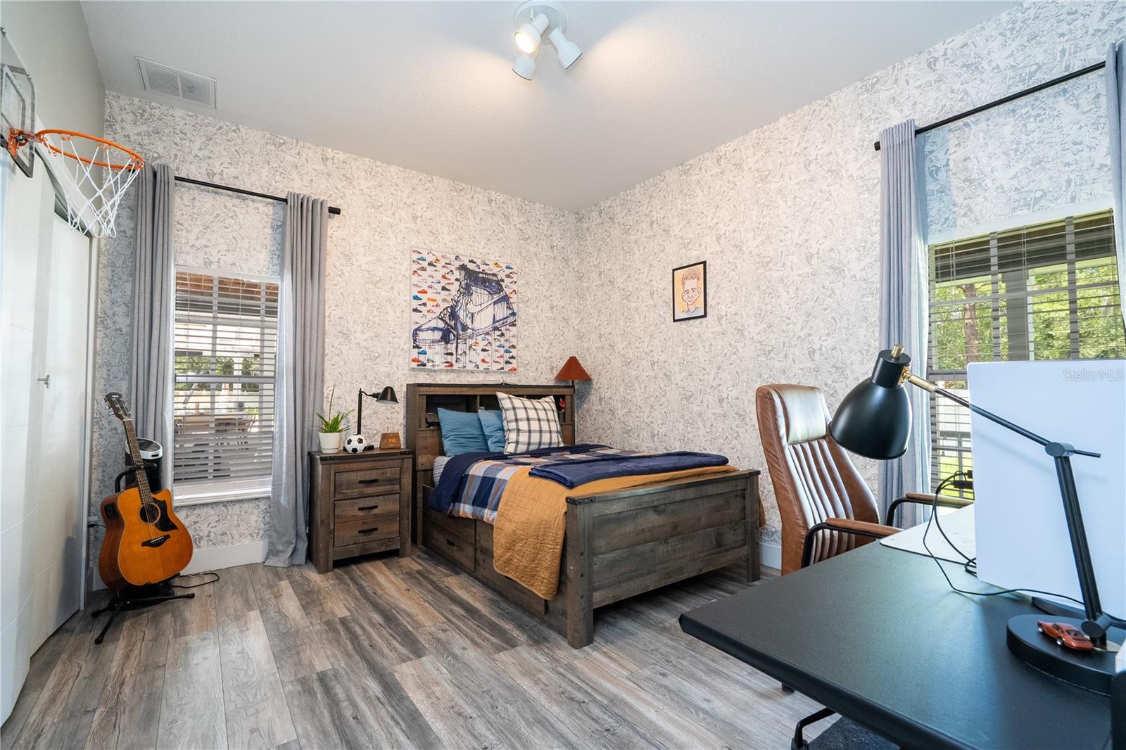 Listing photo id 29 for 8618 Benoit Avenue