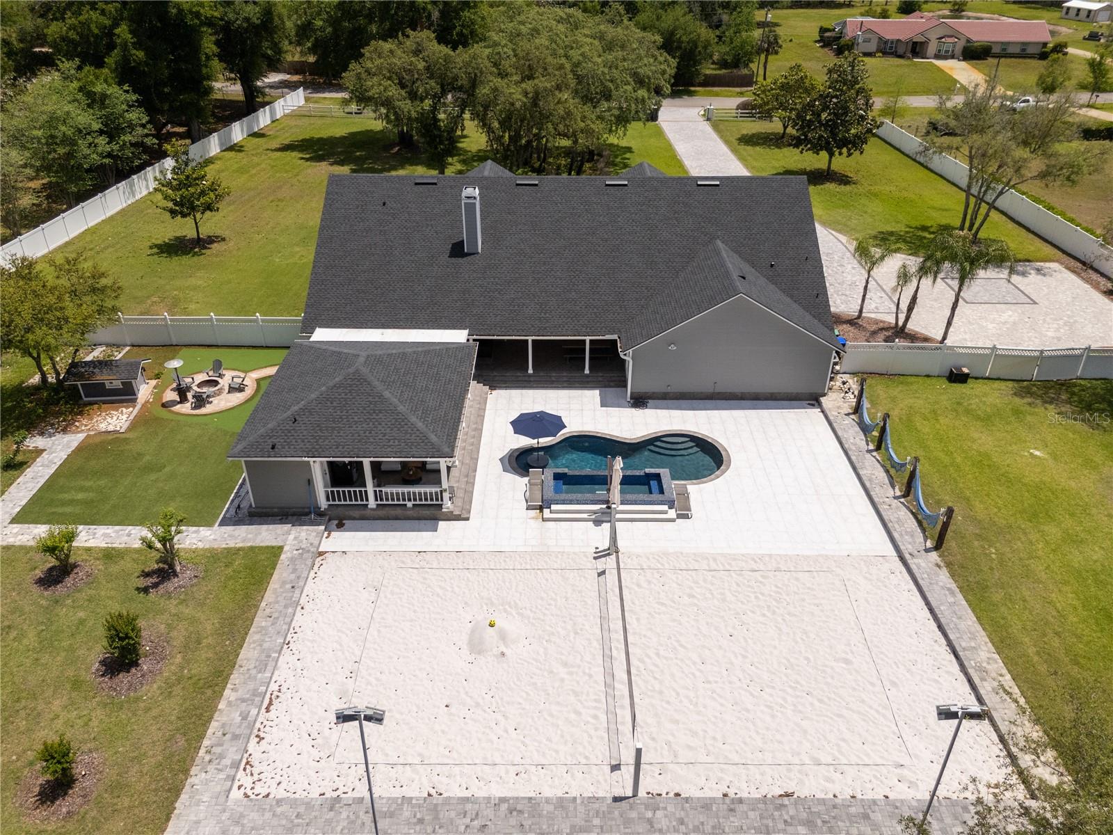 Listing photo id 39 for 8618 Benoit Avenue