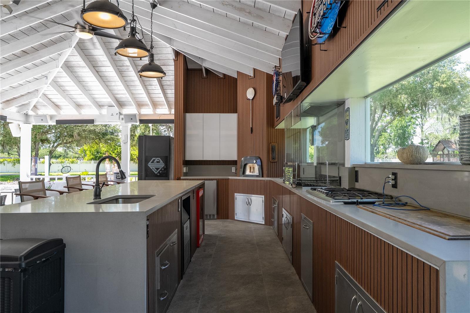 Listing photo id 40 for 8618 Benoit Avenue