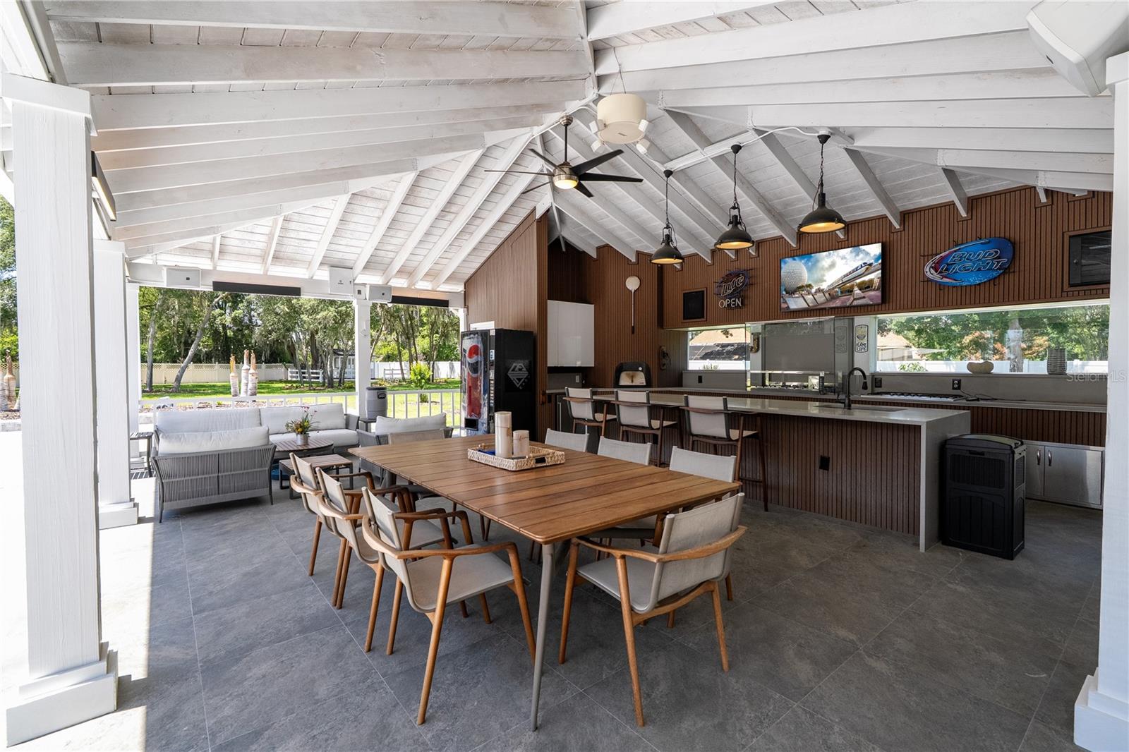 Listing photo id 42 for 8618 Benoit Avenue