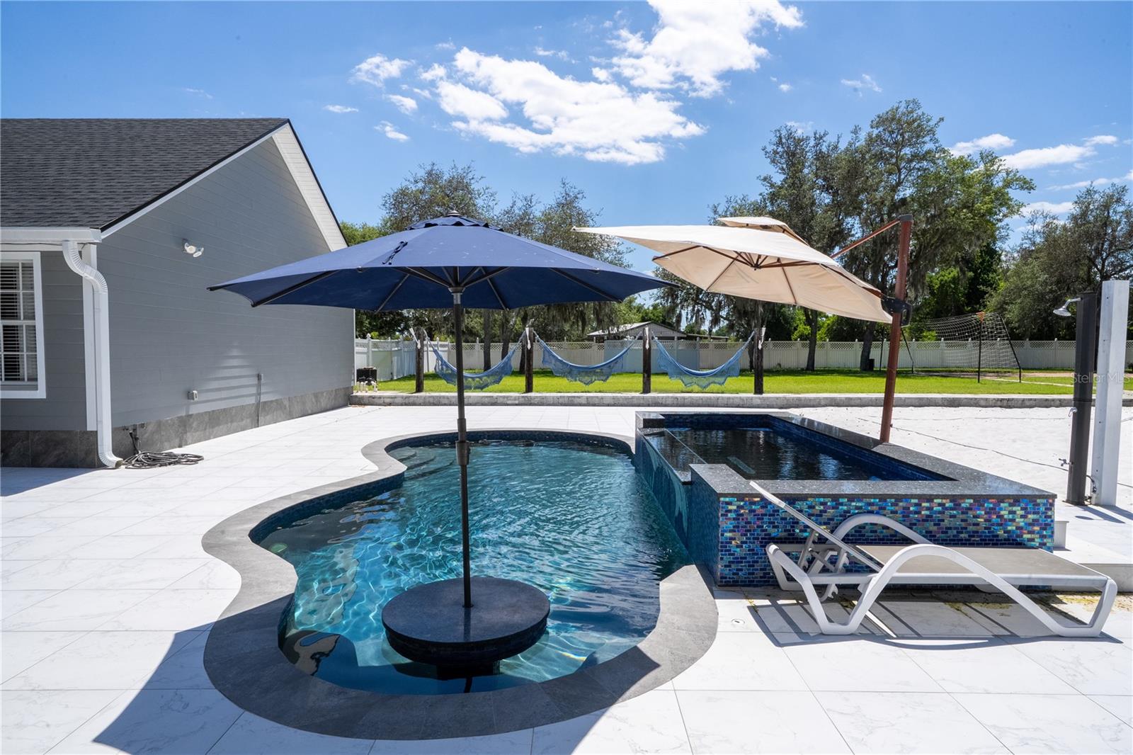 Listing photo id 45 for 8618 Benoit Avenue