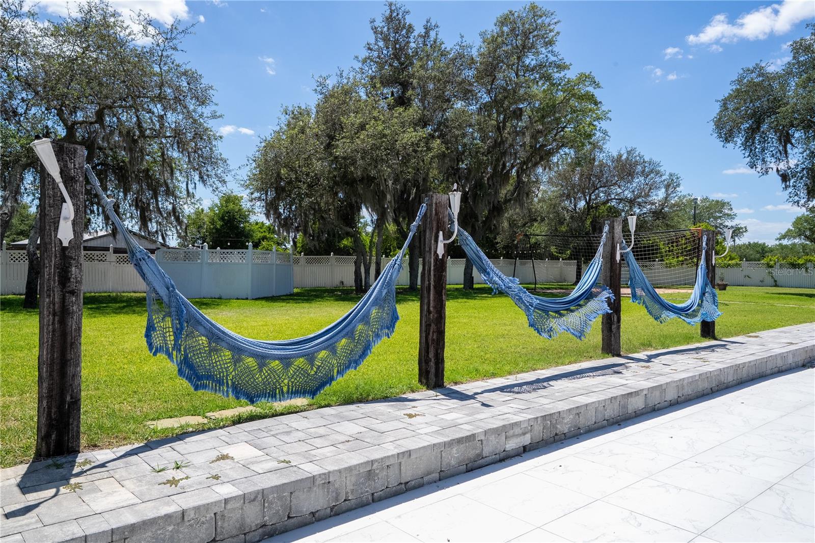 Listing photo id 46 for 8618 Benoit Avenue