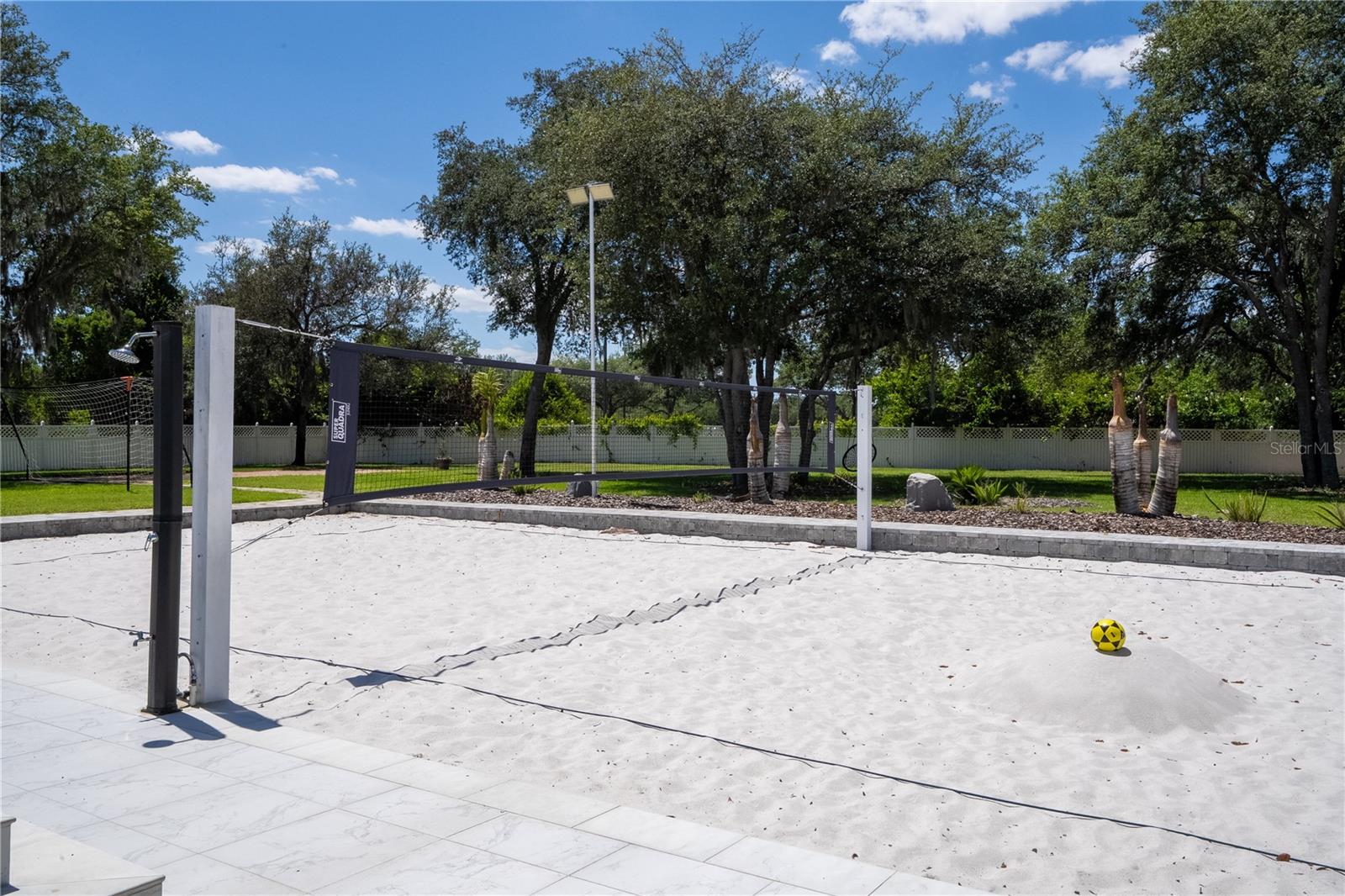 Listing photo id 50 for 8618 Benoit Avenue