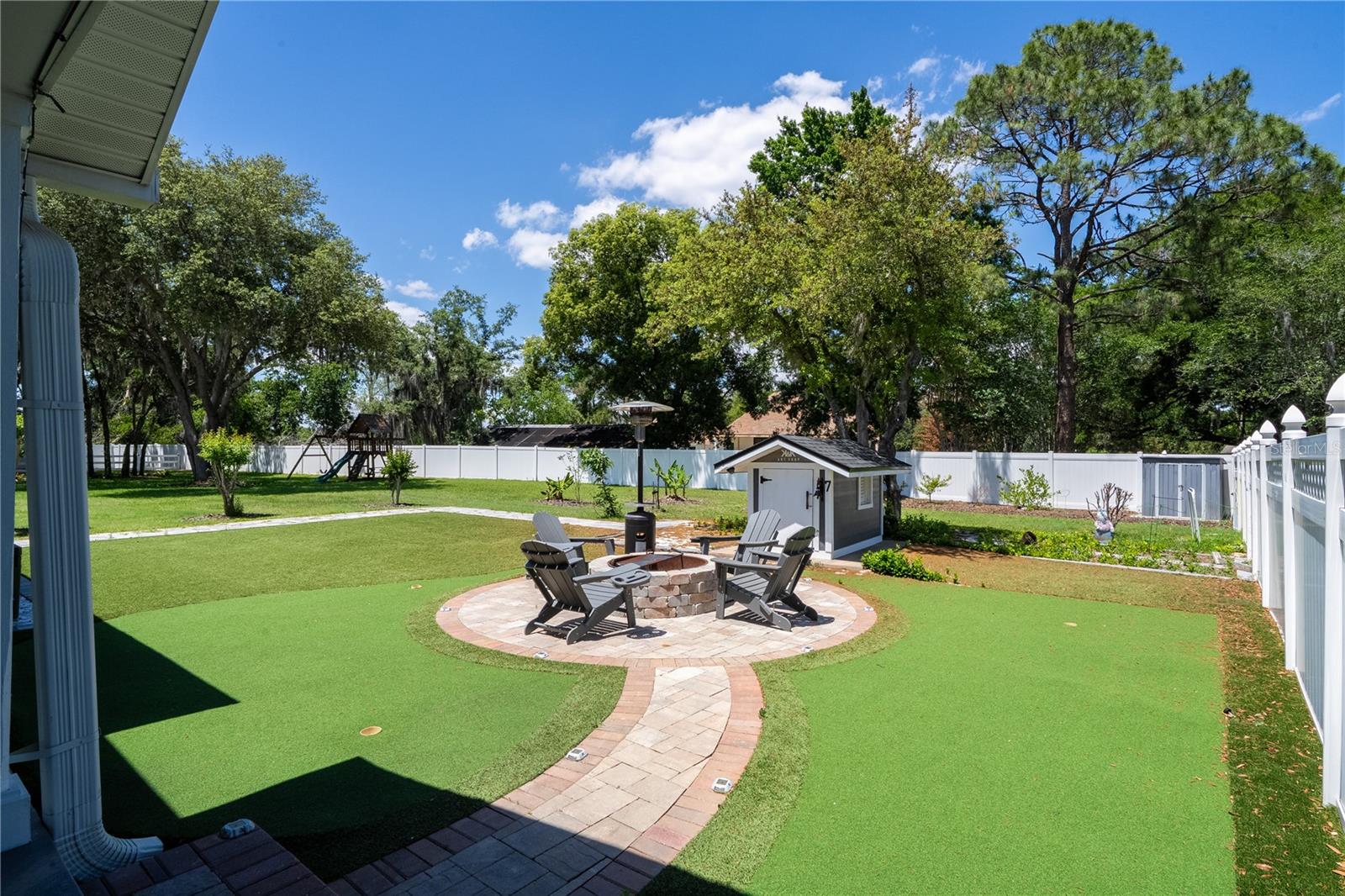 Listing photo id 51 for 8618 Benoit Avenue