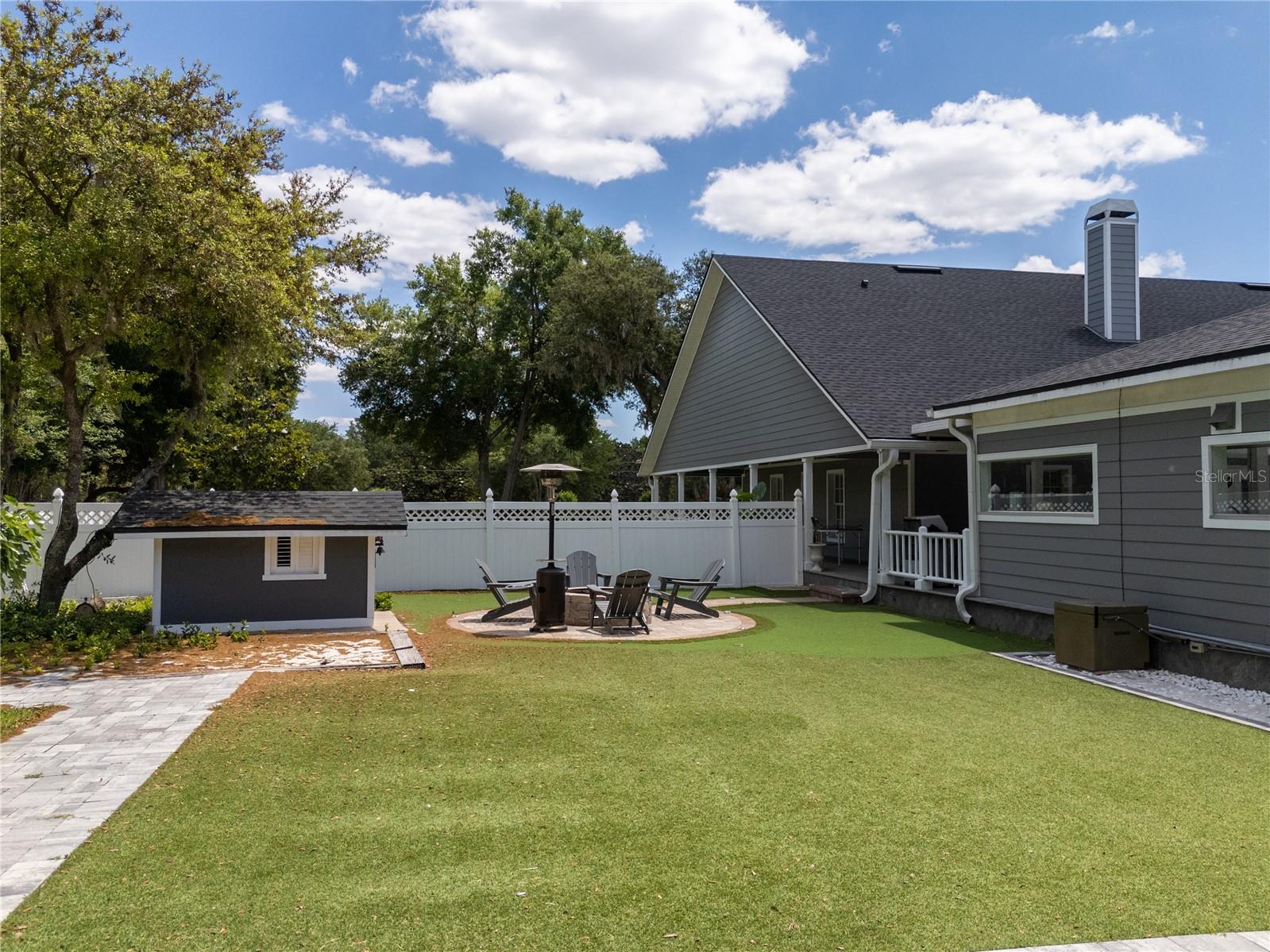 Listing photo id 52 for 8618 Benoit Avenue