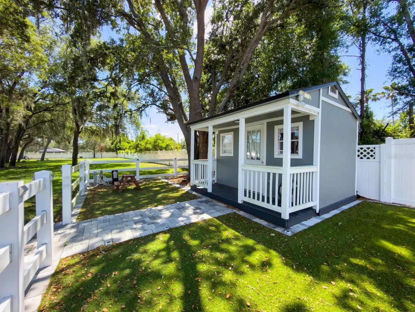 Listing photo id 56 for 8618 Benoit Avenue