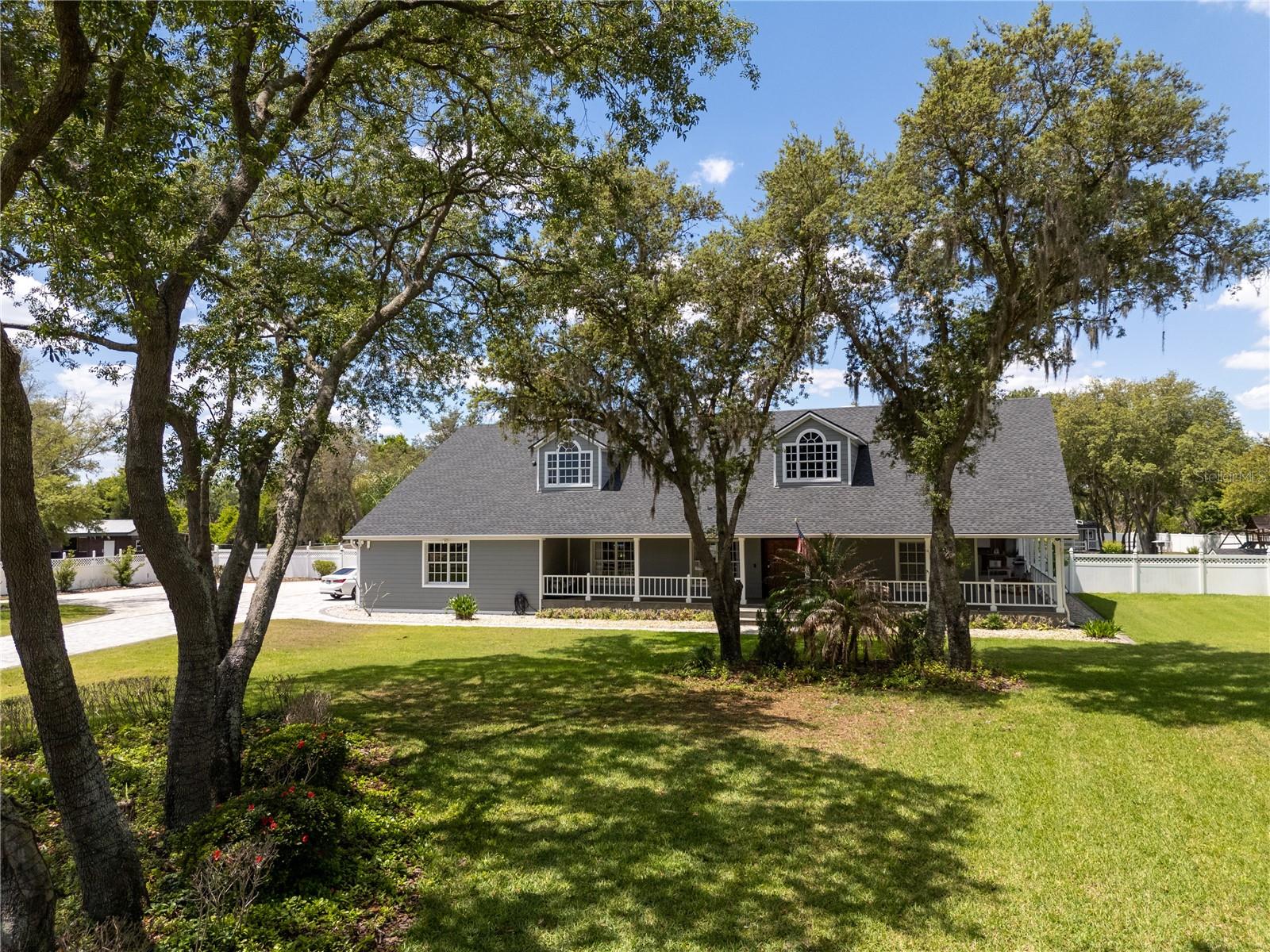 Listing photo id 4 for 8618 Benoit Avenue