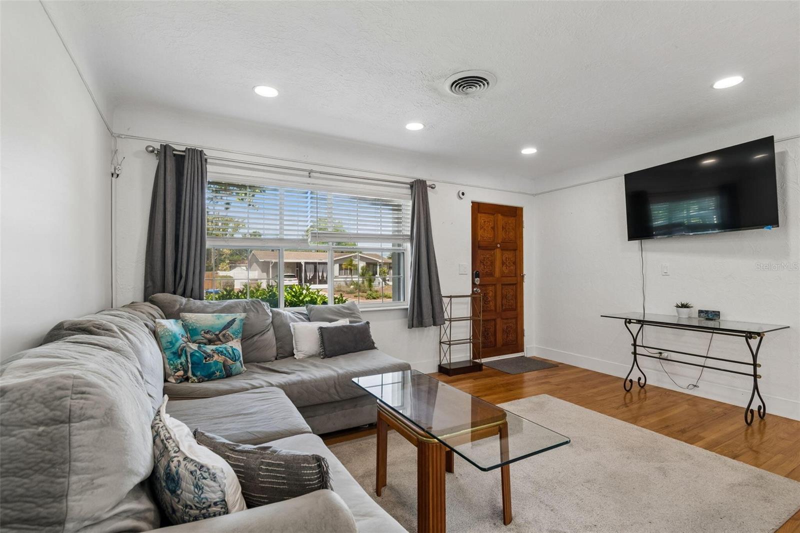 Image 12 of 66 For 4526 Yardley Avenue N