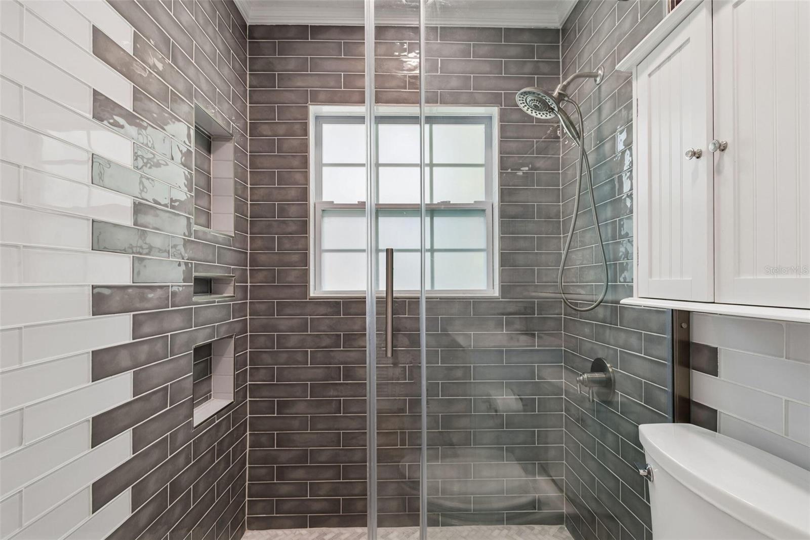 Image 24 of 66 For 4526 Yardley Avenue N