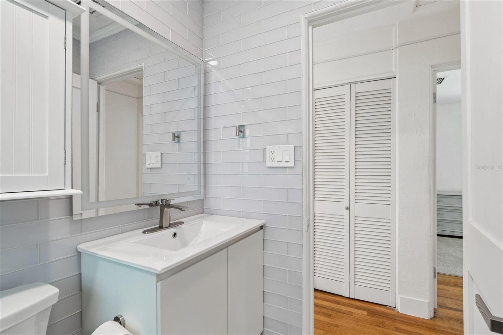 Image 25 of 66 For 4526 Yardley Avenue N