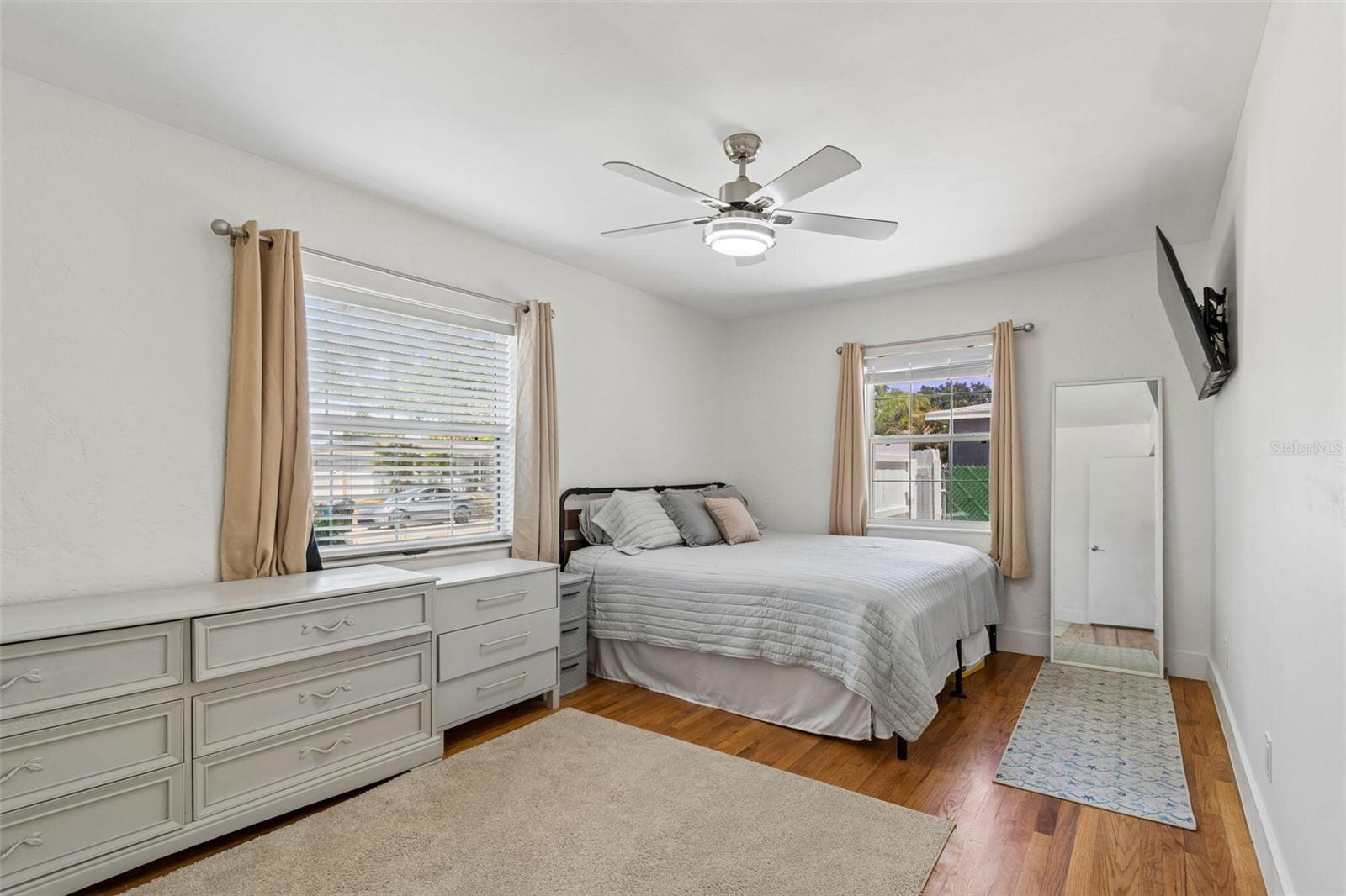 Image 27 of 66 For 4526 Yardley Avenue N
