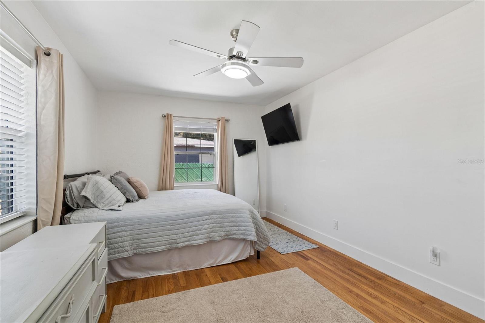 Image 28 of 66 For 4526 Yardley Avenue N