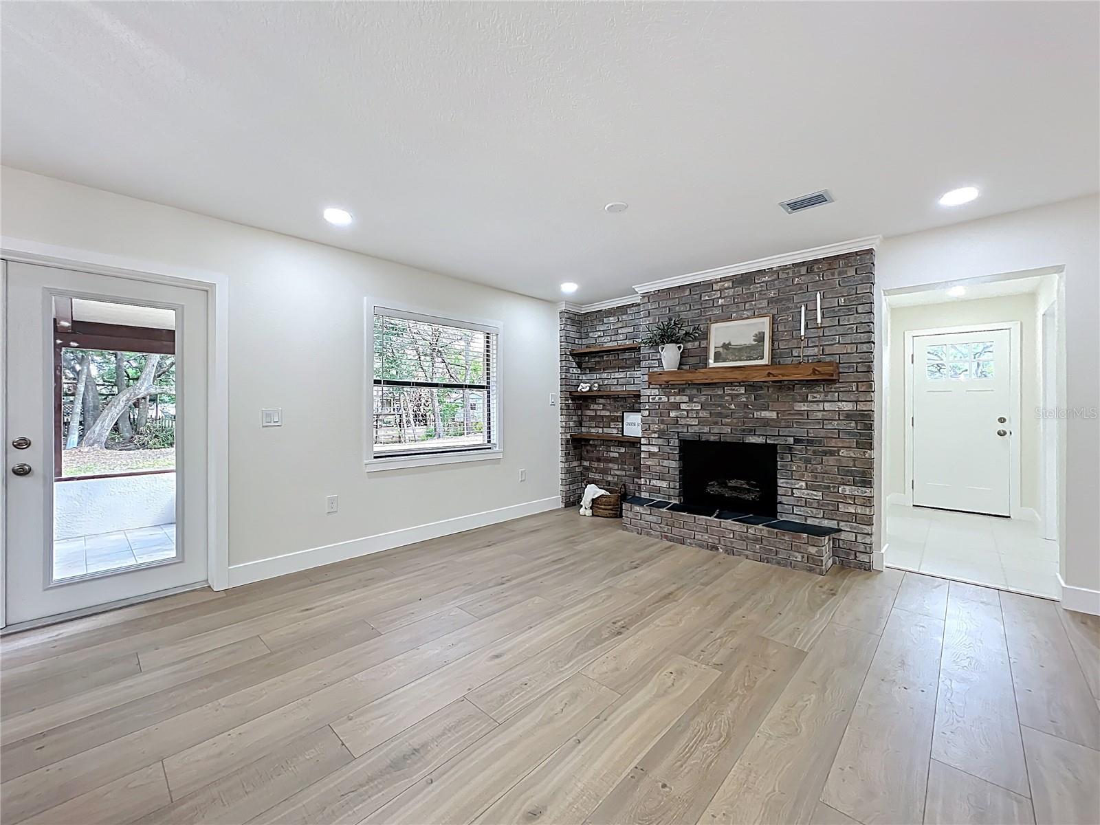 Image 12 of 52 For 5975 Sheryl Anita Street